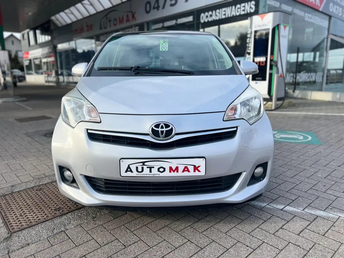 Toyota Verso-S Verso S 1.33 VVT-i Luna Silber - 1