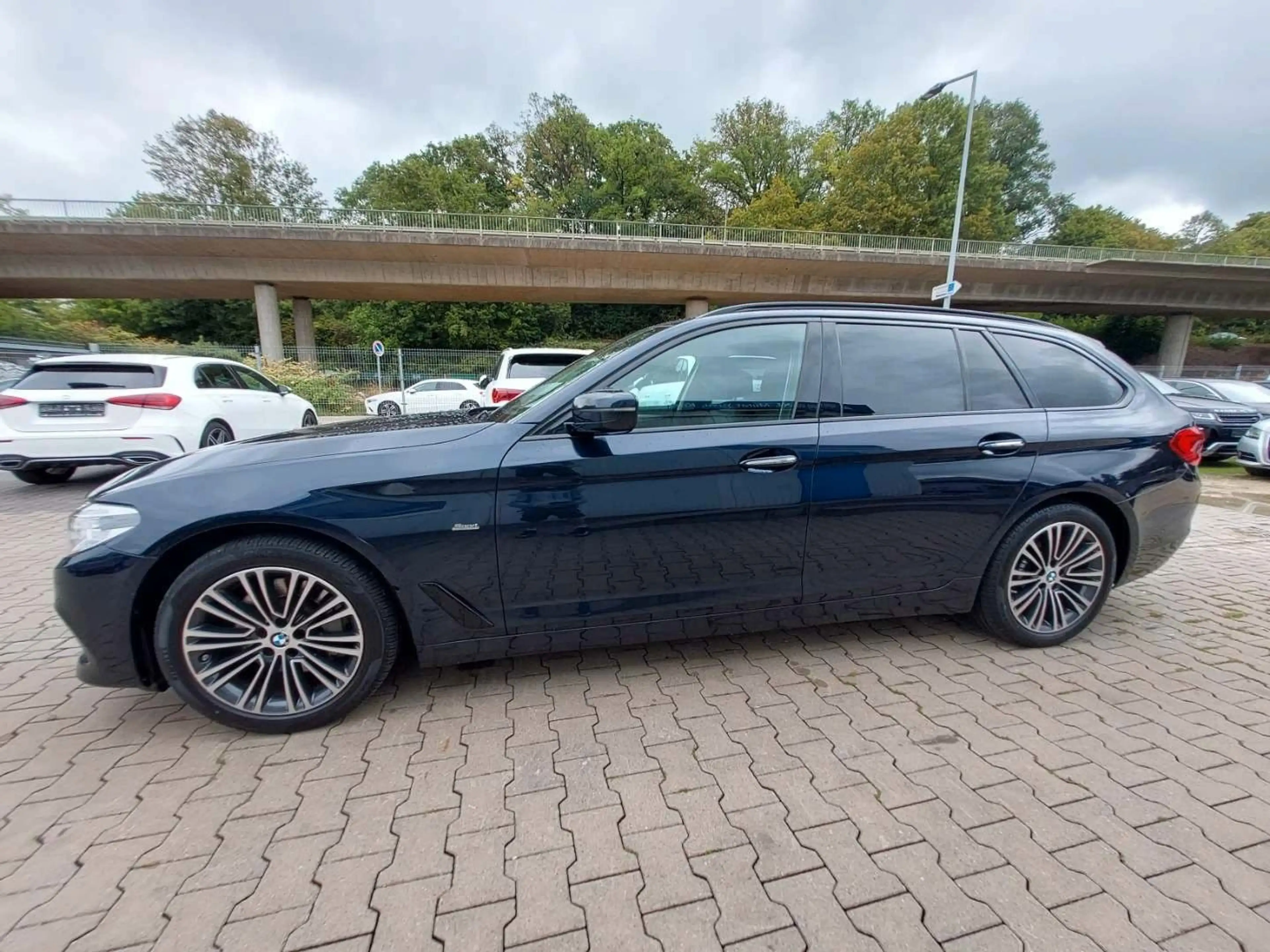 BMW 530 d xDrive Sport Line LEDER/HUD/ACC/SOFTCLOSE — photo 7
