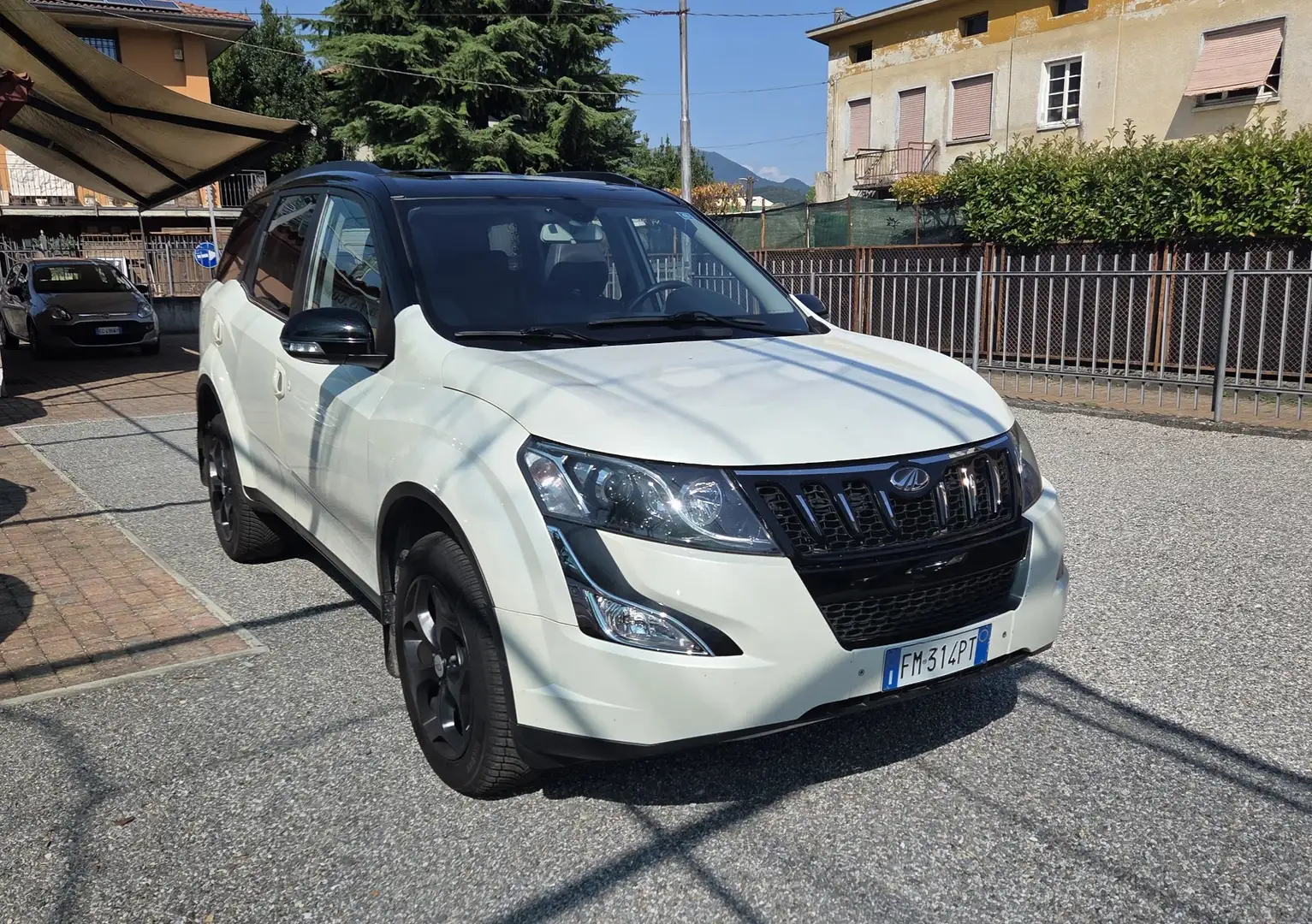 Mahindra XUV500 2.2 16v W10 awd 7 posti Weiß - 1