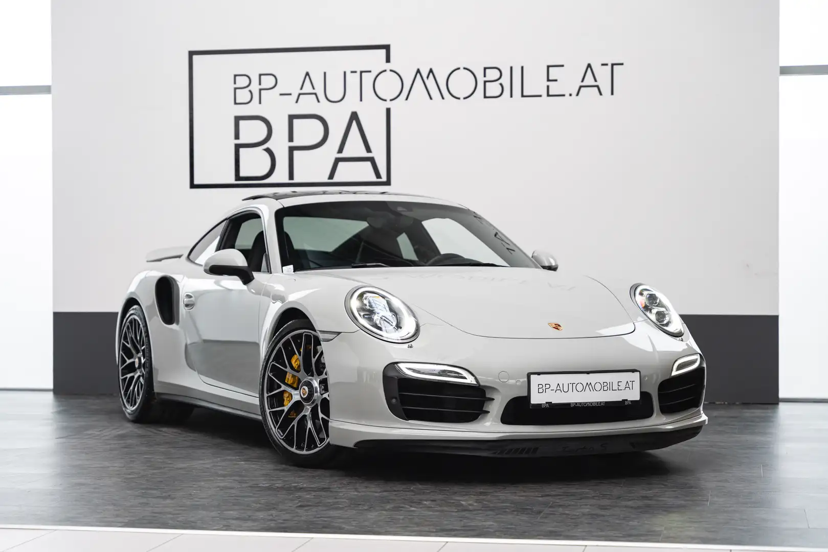 Porsche 991 Turbo S // MEGA AUSSTATTUNG // Schwarz - 2