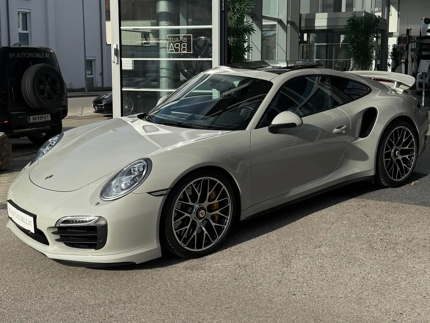 Porsche 991 Turbo S // MEGA AUSSTATTUNG // Noir - 2