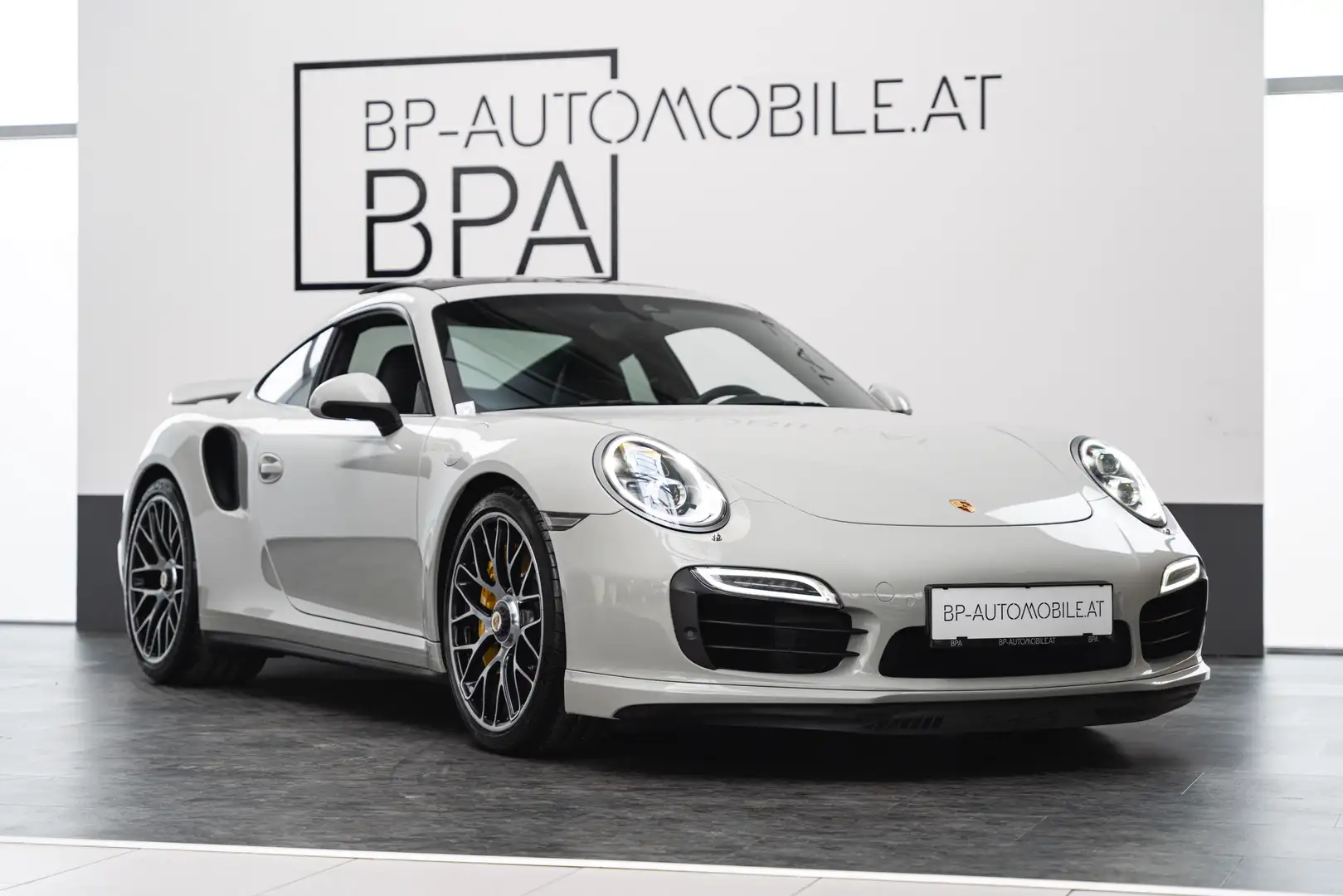 Porsche 991 Turbo S // MEGA AUSSTATTUNG // Schwarz - 2