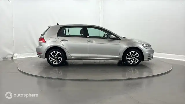 Volkswagen Golf view 4