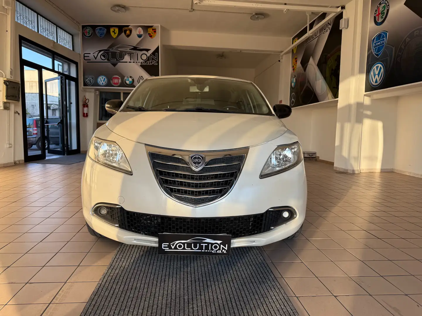 Lancia Ypsilon Ypsilon III 2011 1.3 mjt Platinum s Bianco - 1