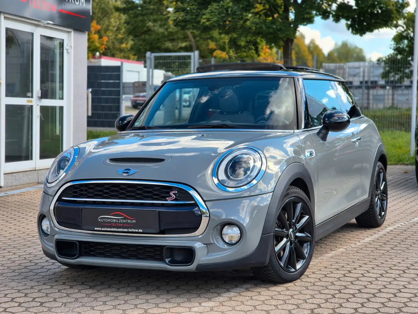 MINI Cooper S Aut. JCW Panorama Navi LED Lights Grau - 1