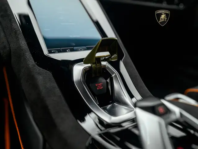 Lamborghini Huracan view 9