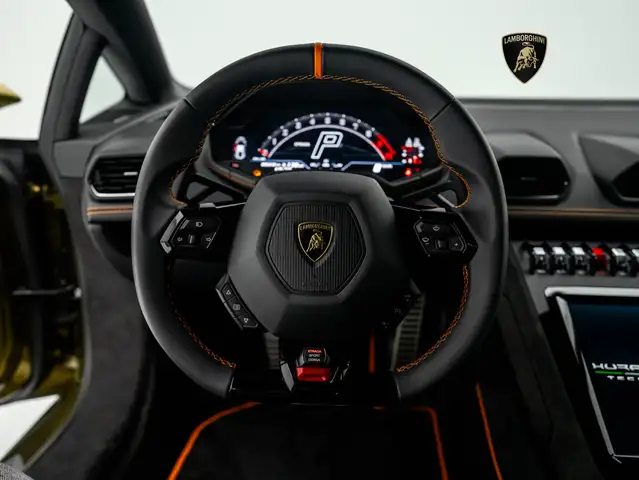 Lamborghini Huracan view 7