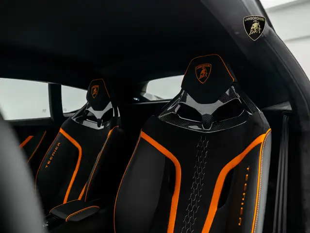 Lamborghini Huracan view 8