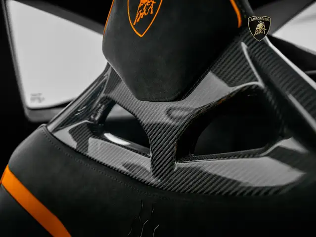 Lamborghini Huracan view 11