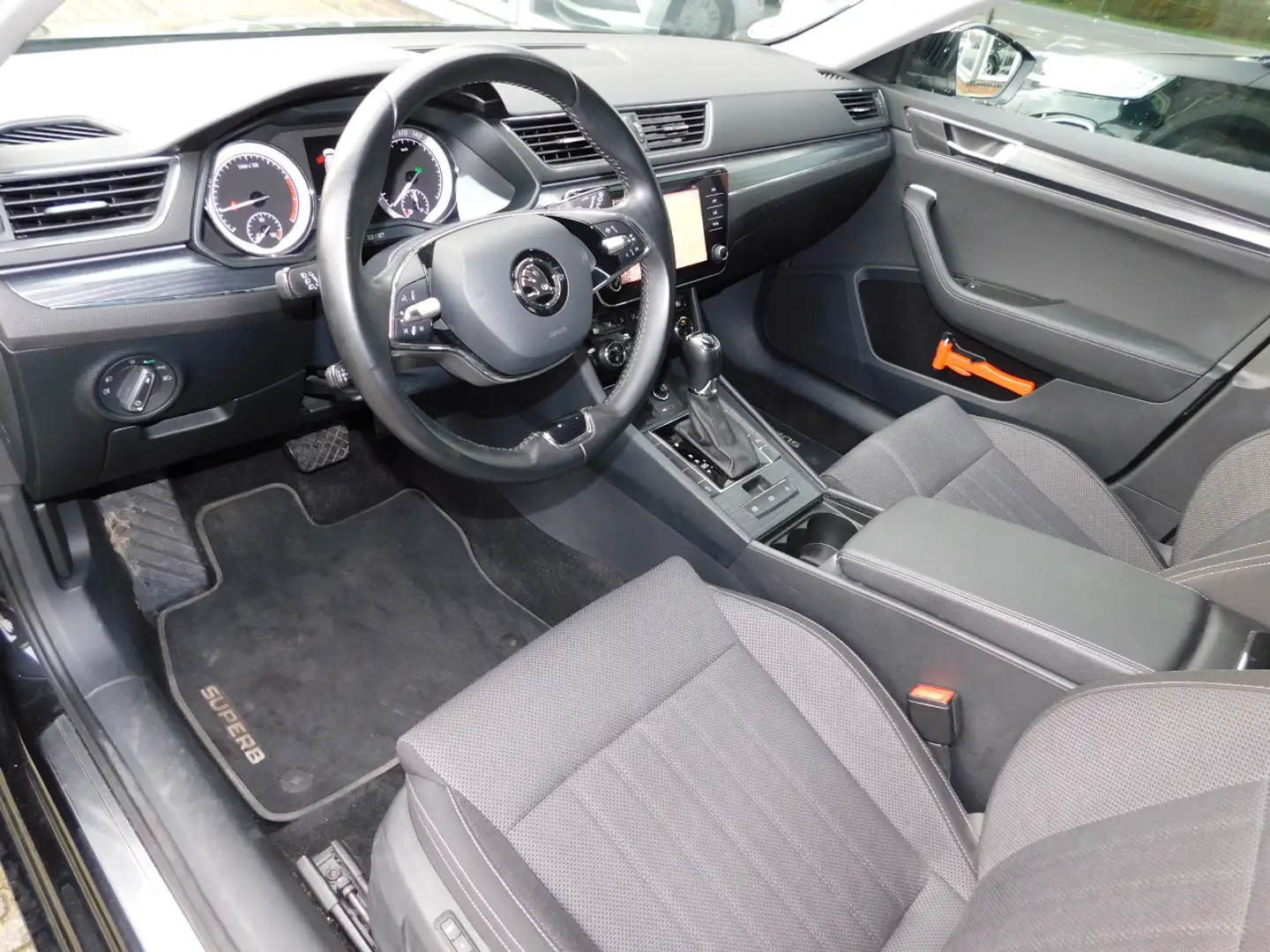 Skoda Superb 1.5TSI 150PK DSG Business Plus! All-in Prijs! Trek Zwart - 2