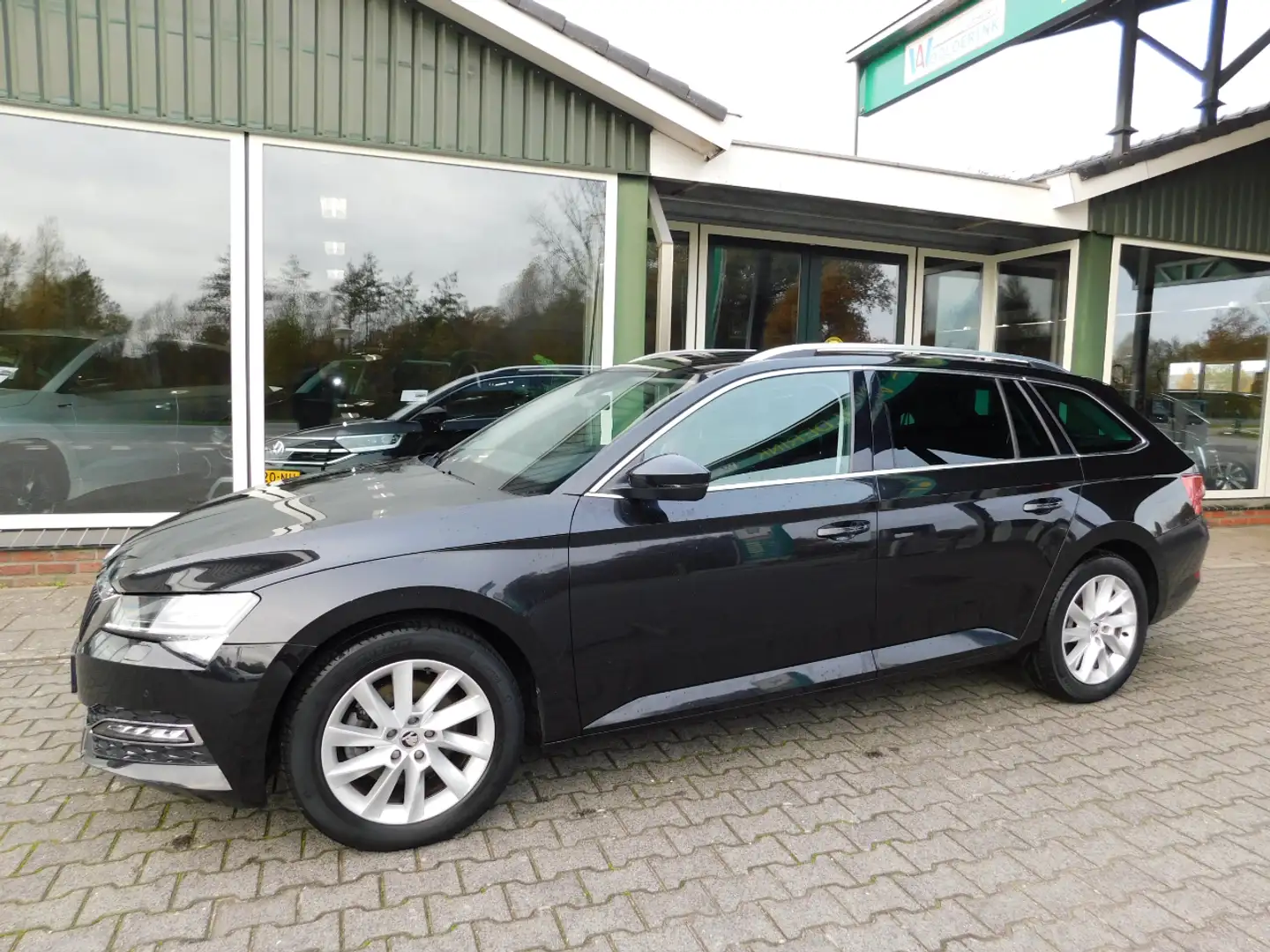 Skoda Superb 1.5TSI 150PK DSG Business Plus! All-in Prijs! Trek Zwart - 1