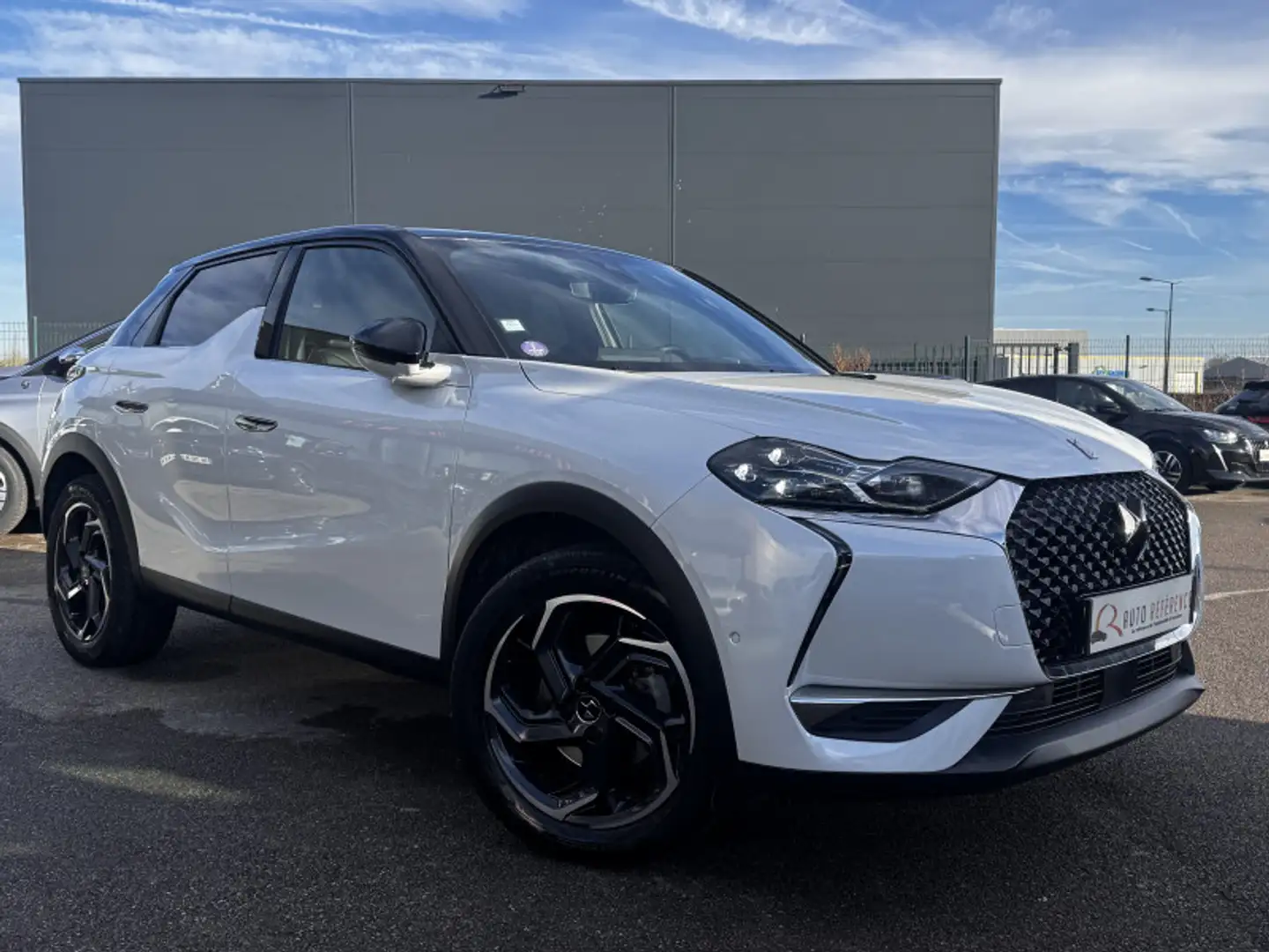 DS Automobiles DS 3 Crossback 1.2 130 CH GRAND CHIC EAT8 / 1ERE MAIN / CAMERA / CARPLAY Blanc - 2