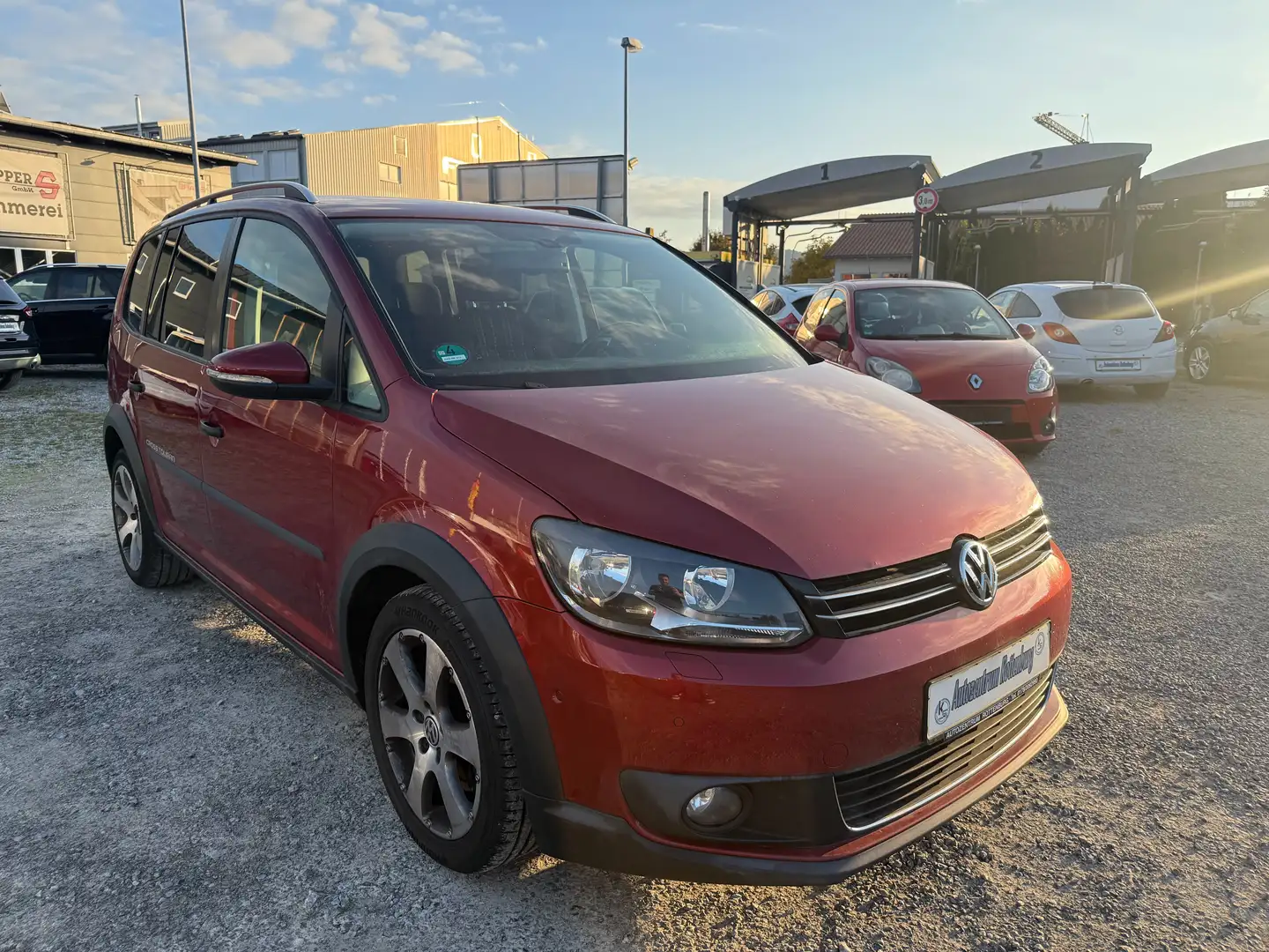 Volkswagen Cross Touran CrossTouran - 2. HAND - NAVI - KLIMAAUT. - SHZ - Rot - 1