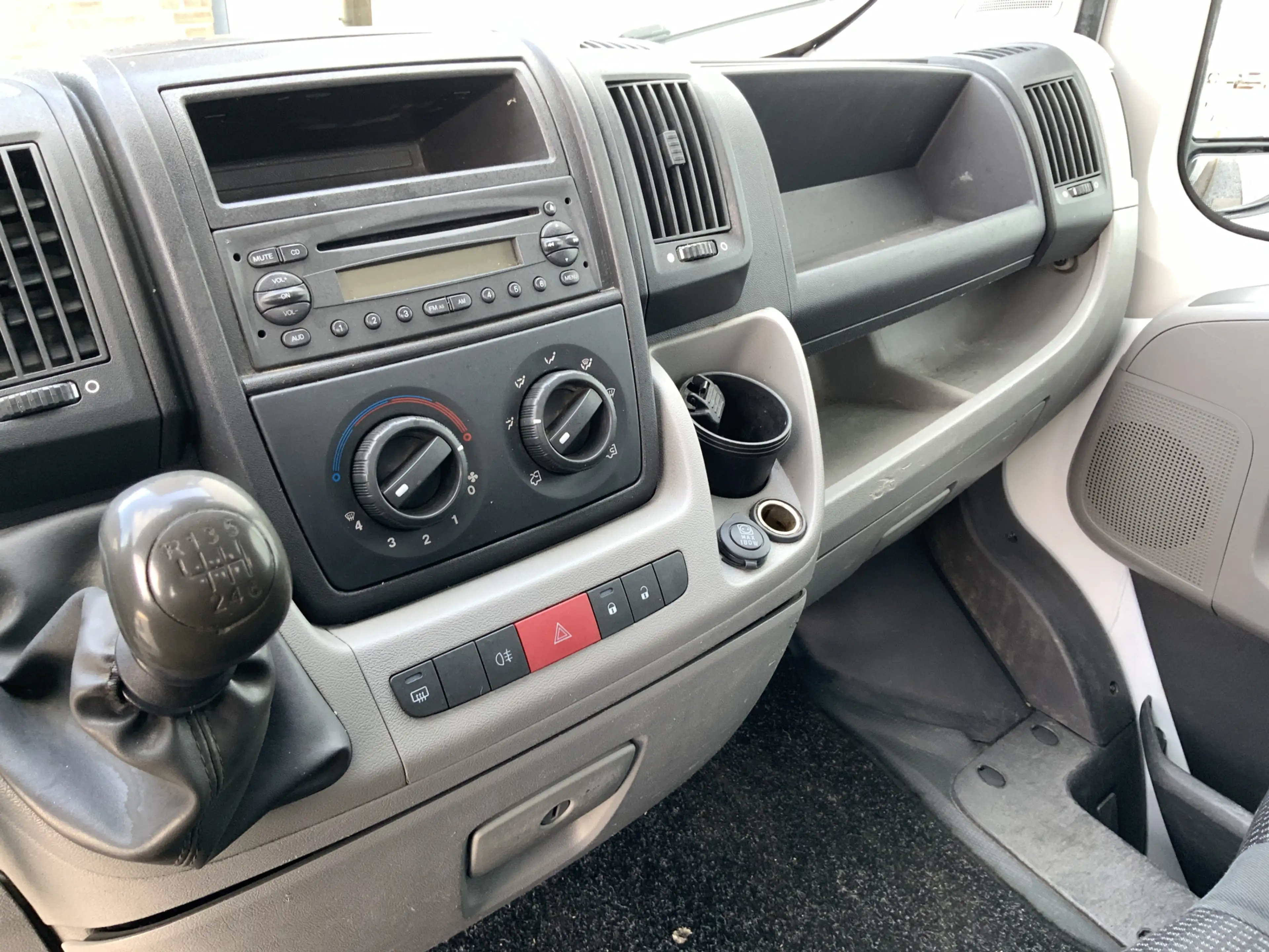 Citroen Jumper 35 3.0 HDI L3 & Veldhuizen P37-4 .4700 kg 3 Zits B — photo 5