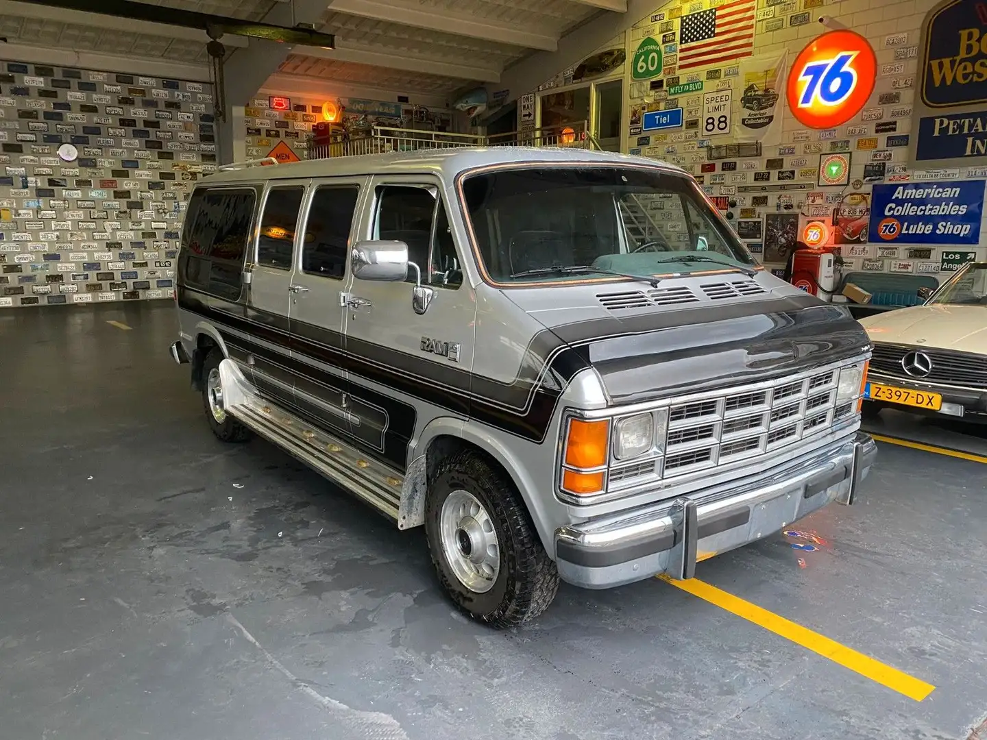 Dodge Sonstige B 250 Dodge RAM VAN Traumzustand - 1