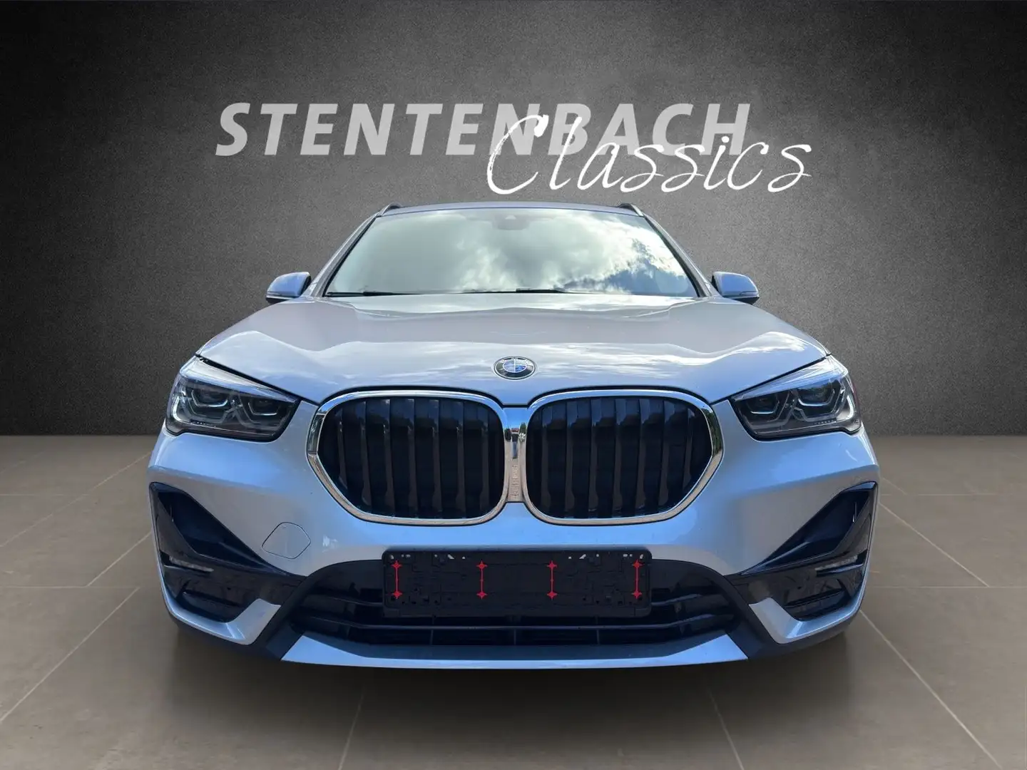 BMW X1 sDrive 18 i Sport Line *AHK *NAVI *LED *RFK Silber - 2
