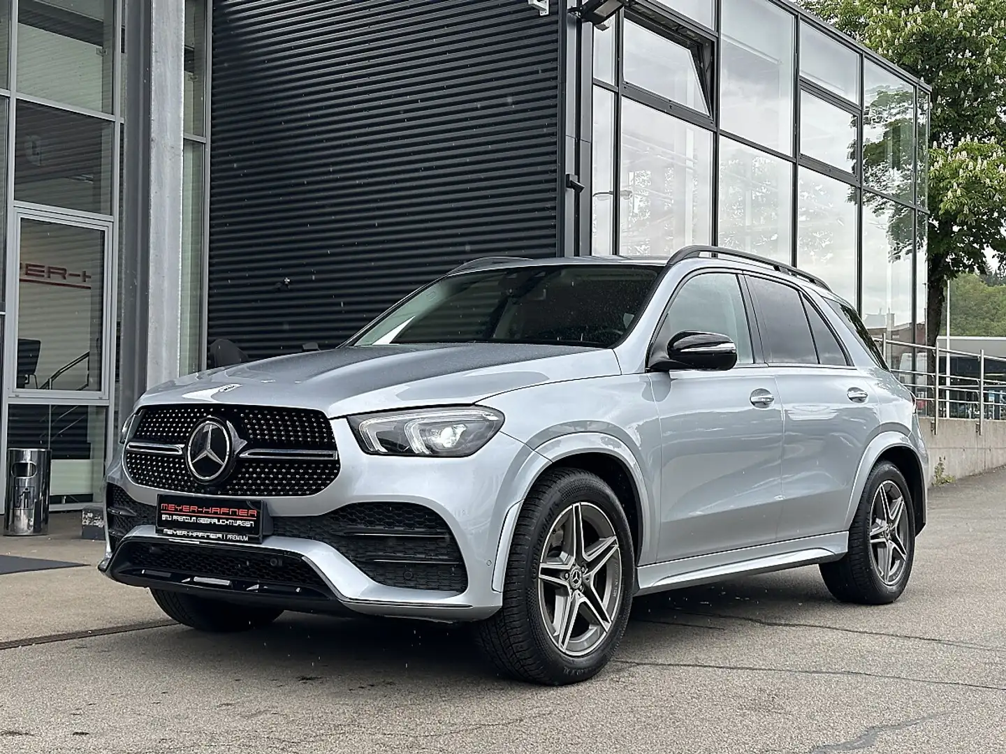Mercedes-Benz GLE 300 d 4Matic AMG-Line Aut. / AHK / Memory / Distron... Silber - 2