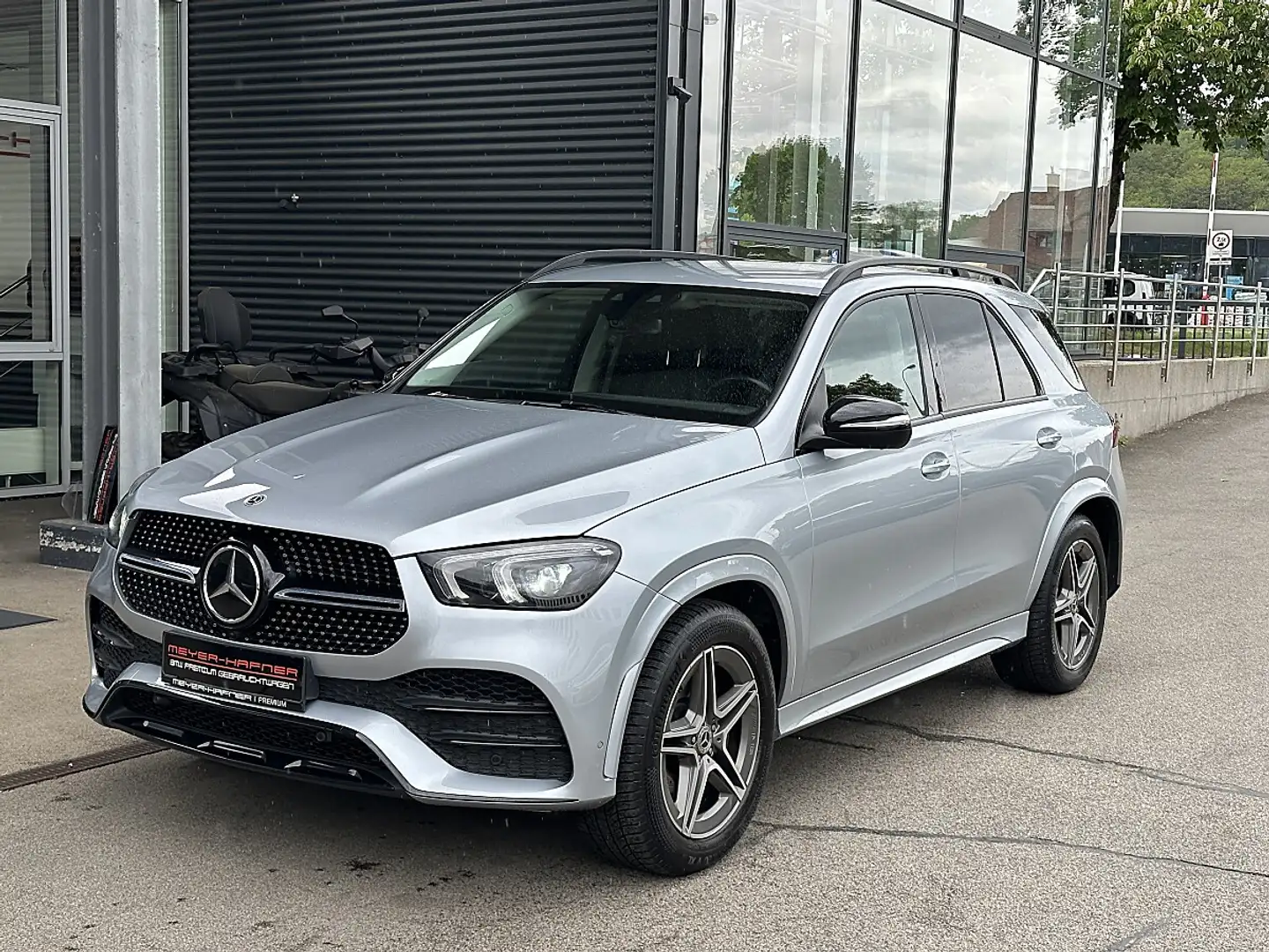 Mercedes-Benz GLE 300 d 4Matic AMG-Line Aut. / AHK / Memory / Distron... Silber - 1