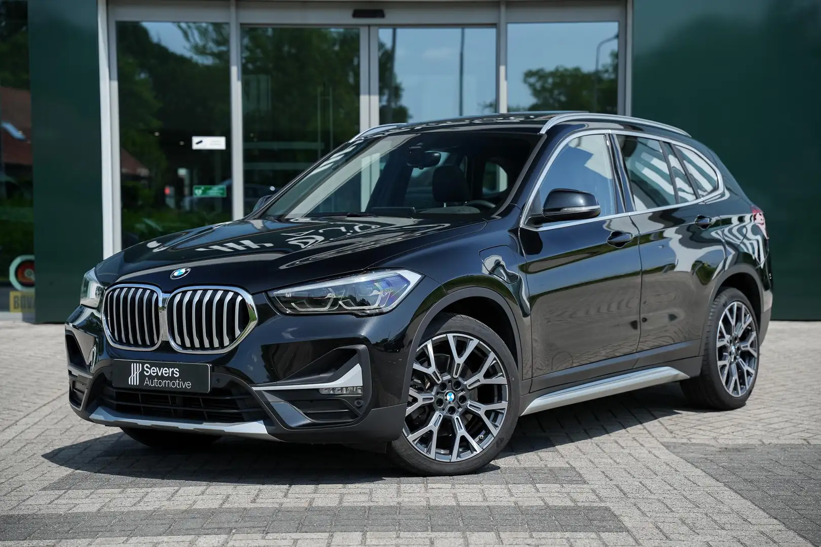 BMW X1 xDrive25e X-Line | Panoramadak | Head-up display | Negro - 2