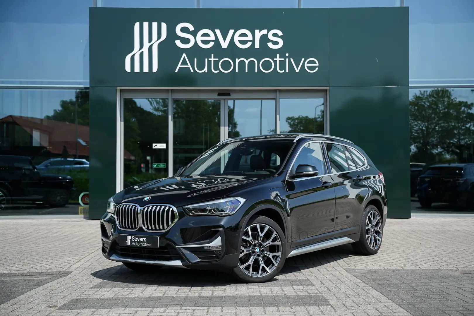 BMW X1 xDrive25e X-Line | Panoramadak | Head-up display | Negro - 1
