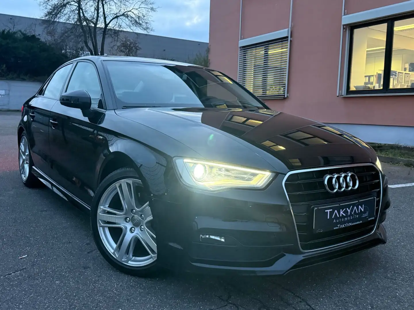 Audi A3 Limousine ambition S-Line / 2.Hand / XENON Noir - 1