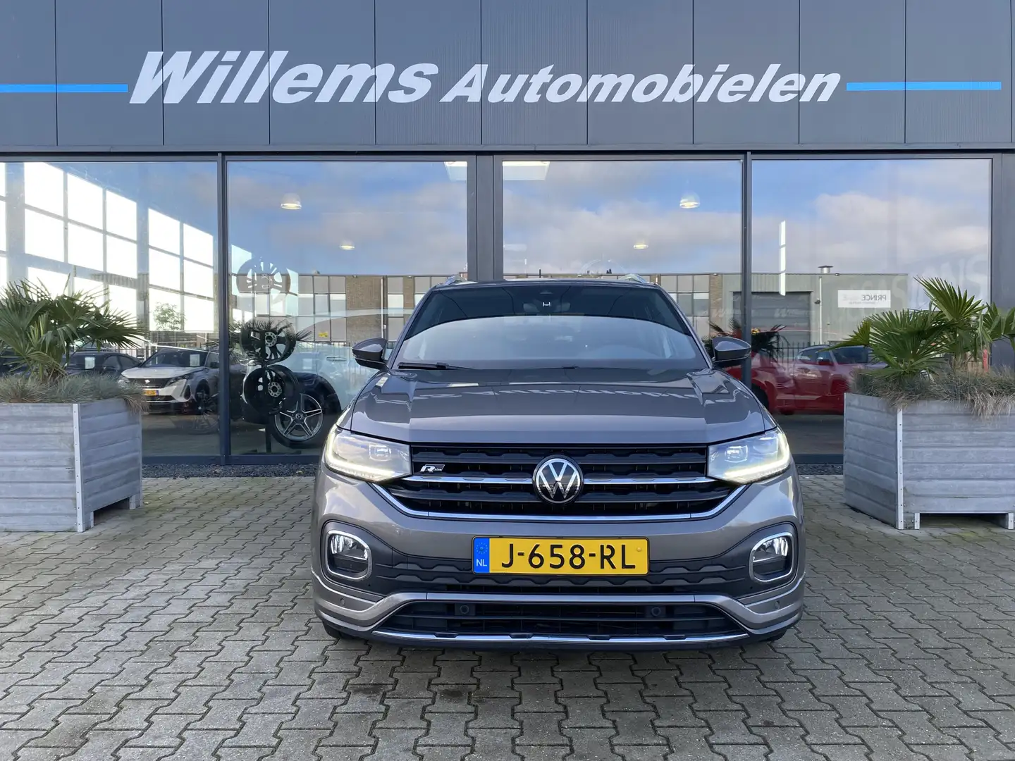 Volkswagen T-Cross 1.5 TSI Business R-Line Camera, Adaptieve Cruise & Grijs - 2