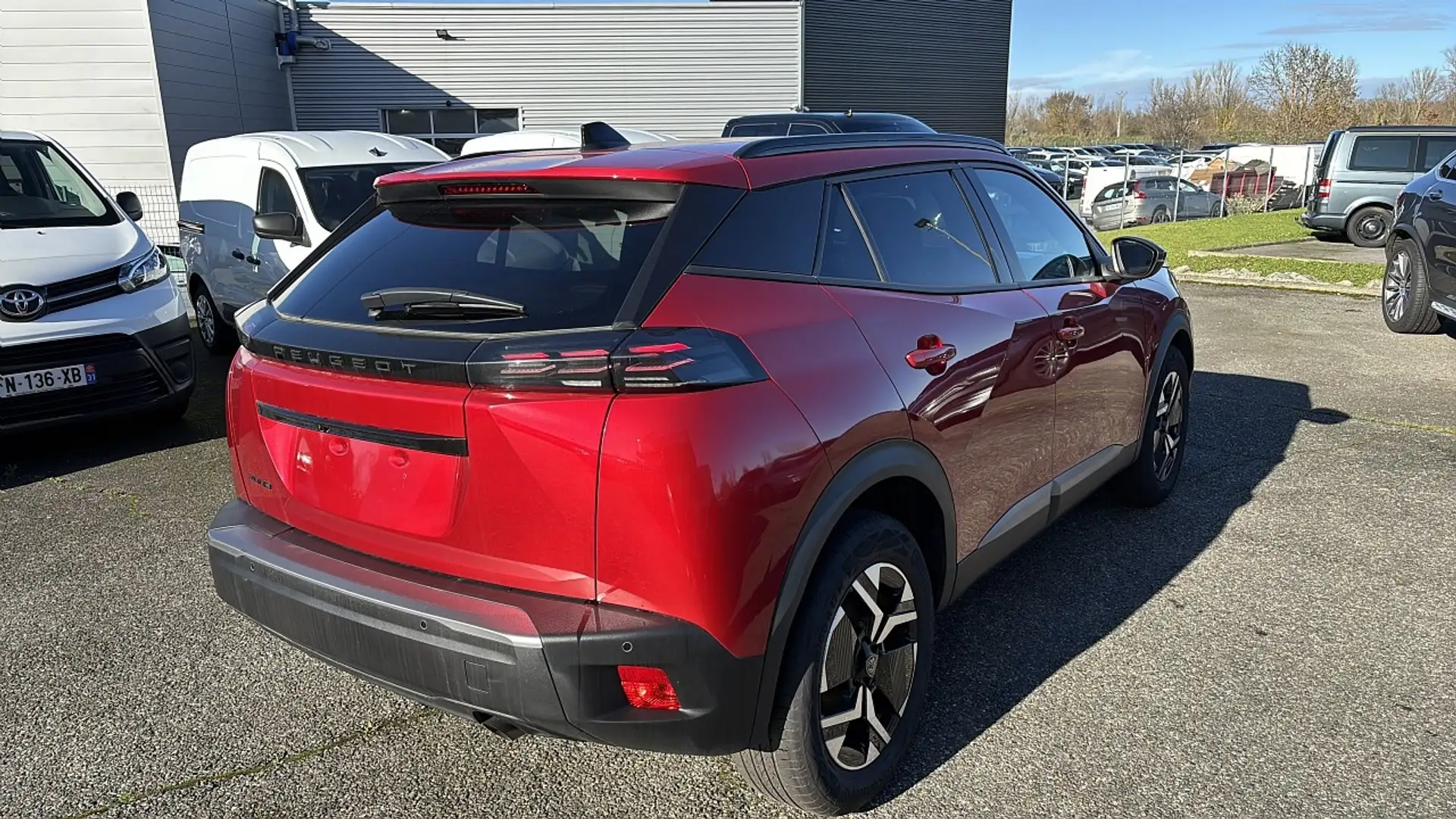 Peugeot 2008 1.2 PURETECH 100CH S\u0026S ALLURE Rouge - 2