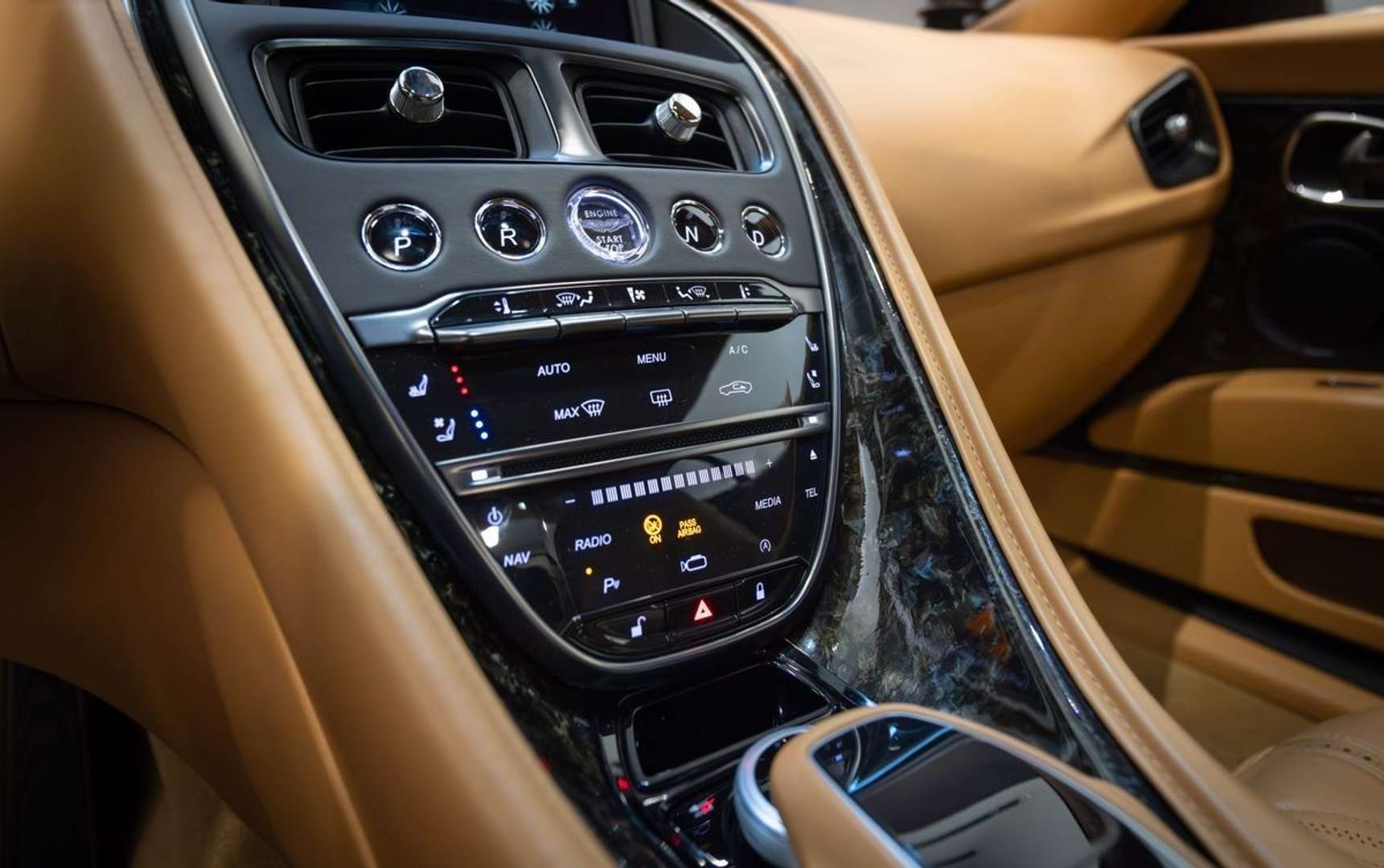 Aston Martin DB11 V12 5.2 AMR - - Joinsteer - #5