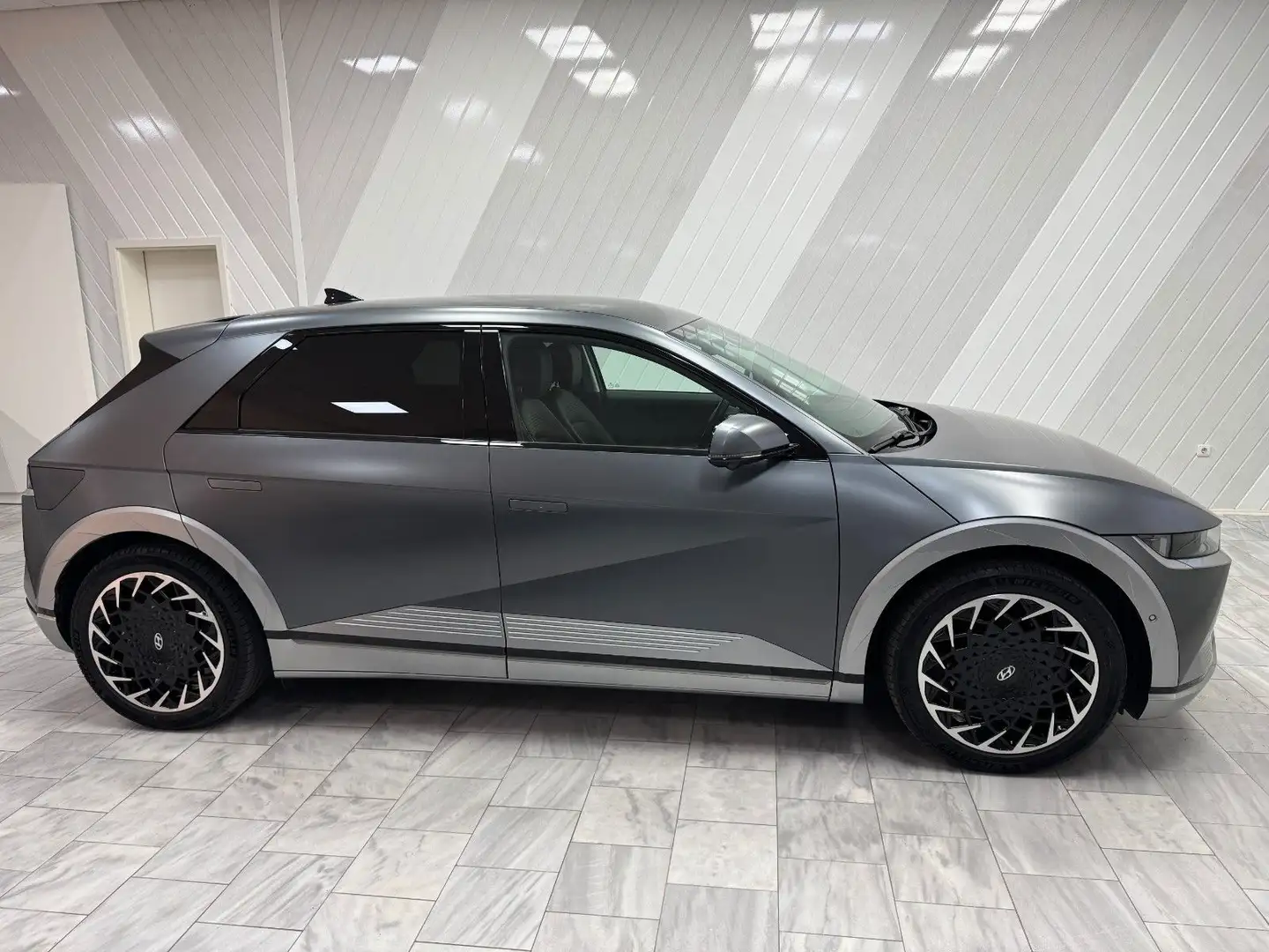 Hyundai IONIQ 5 Uniq Relax AHK 100% SoH Garantie Gris - 1