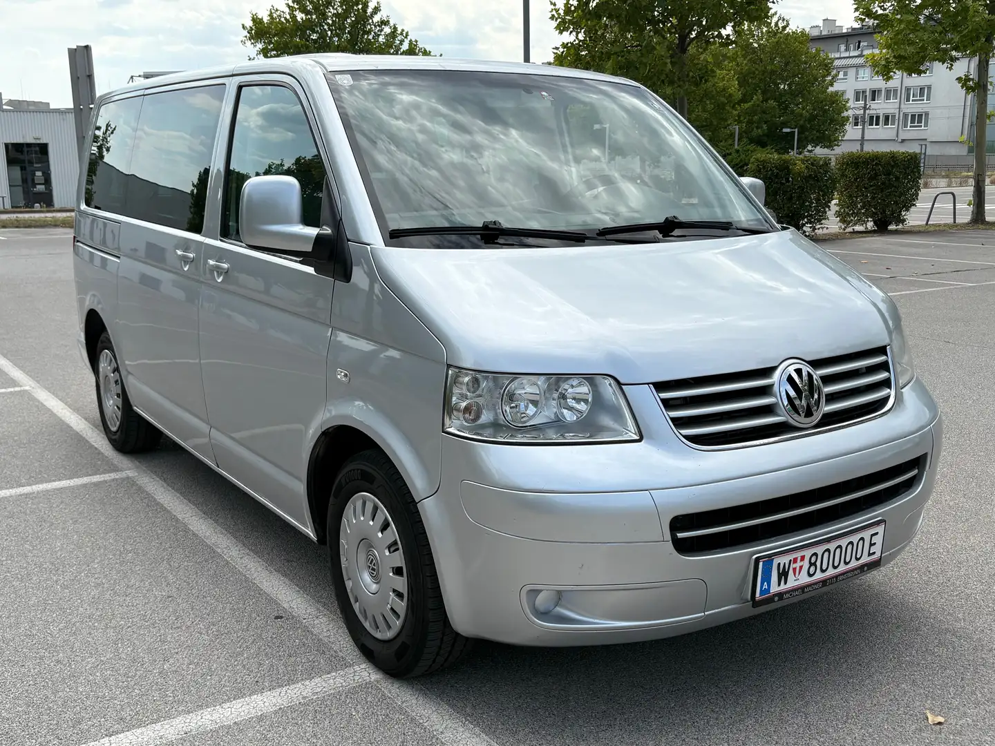 Volkswagen T5 Multivan Multivan Family 1,9 TDI Family Silber - 1