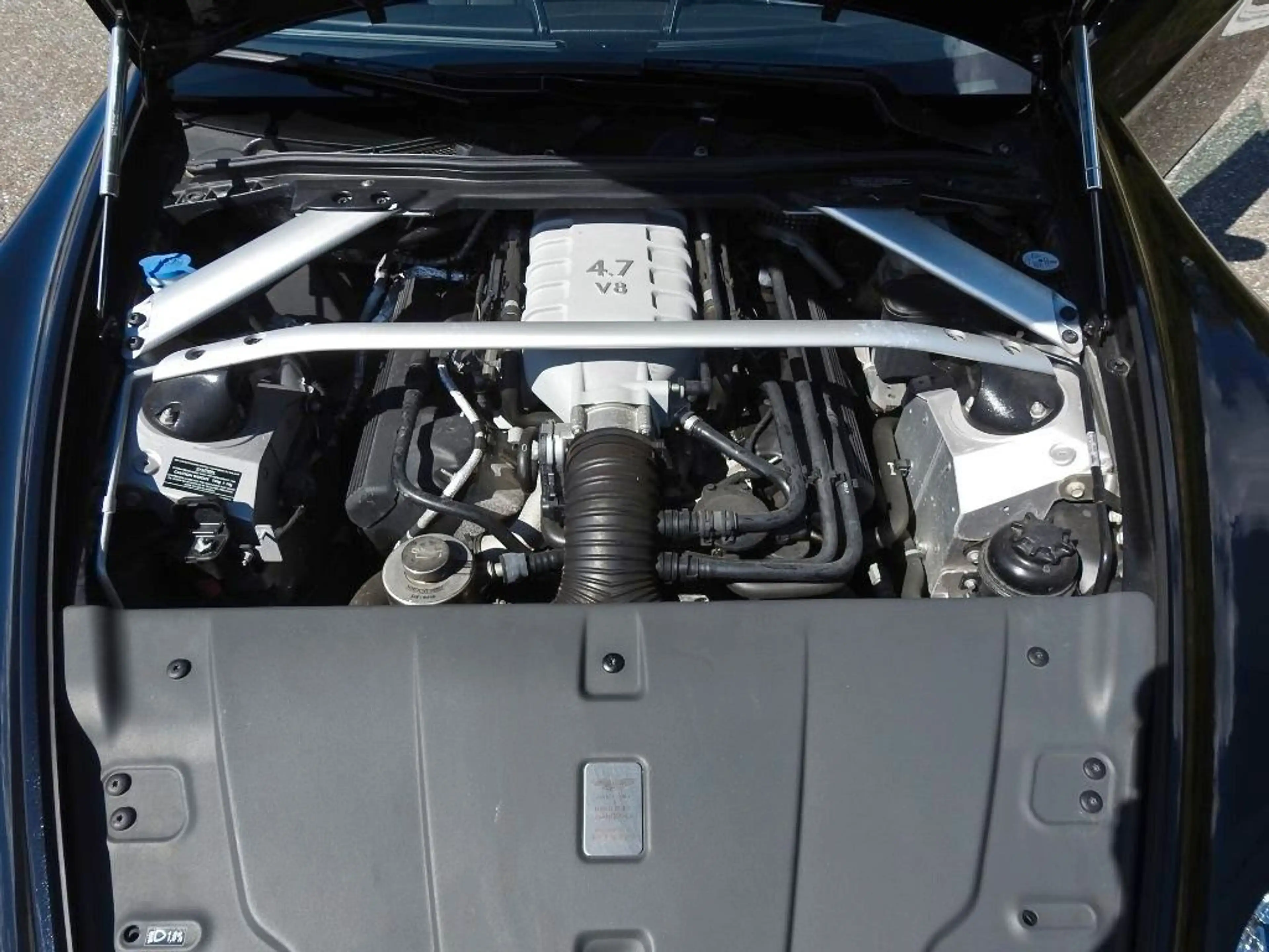 Aston Martin V8 Coupé 4.7 / SERVICE NEU — photo 8