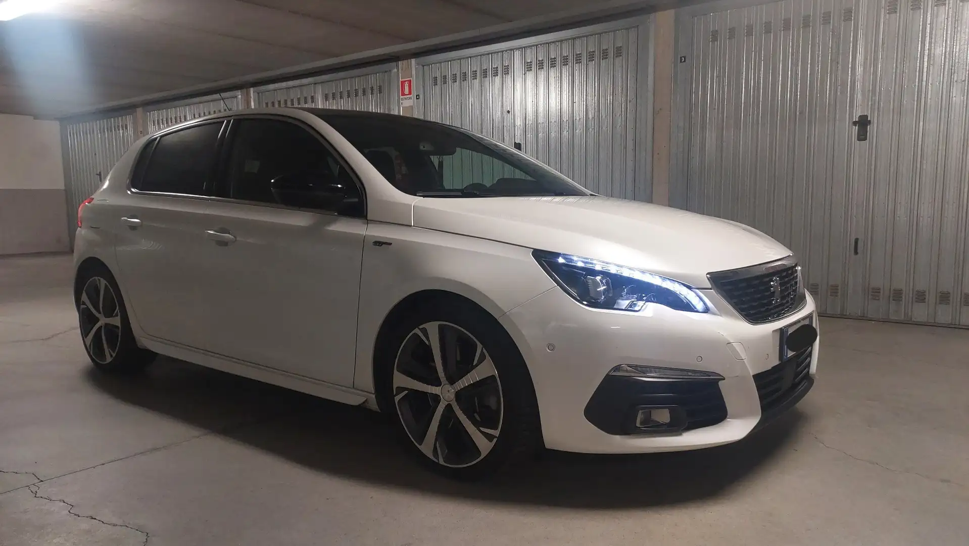 Peugeot 308 5p 2.0 bluehdi GT s&s 180cv eat8 Bianco - 2