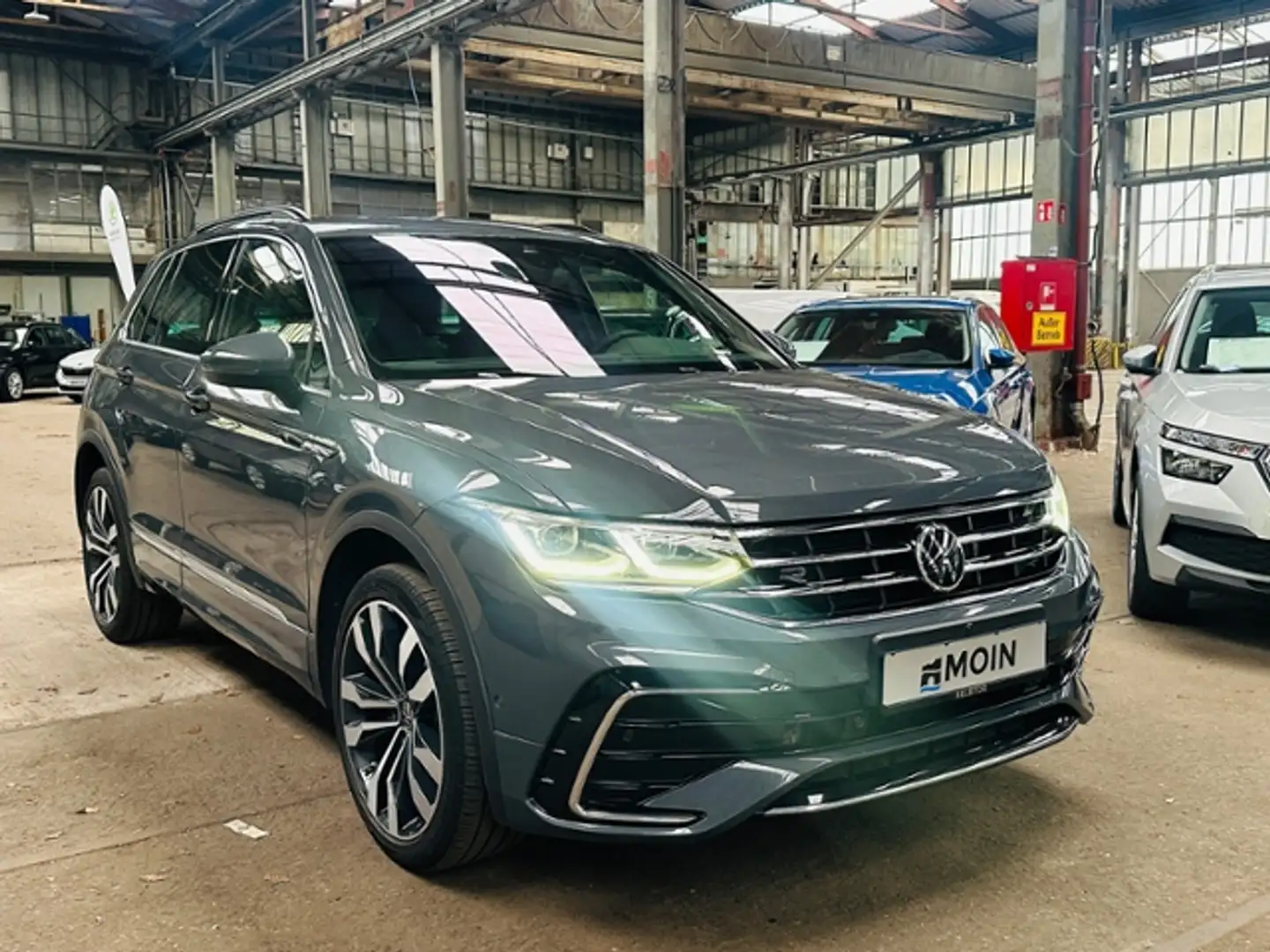 Volkswagen Tiguan 2,0 TDI R-Line 4Motion DSG Grau - 2