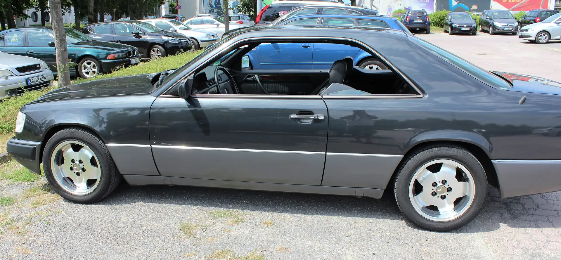 Mercedes-Benz Baureihe 124 Mercedes-Benz 300 CE Coupé (C124) – Klassiker mit H-Zulassung Schwarz - 2