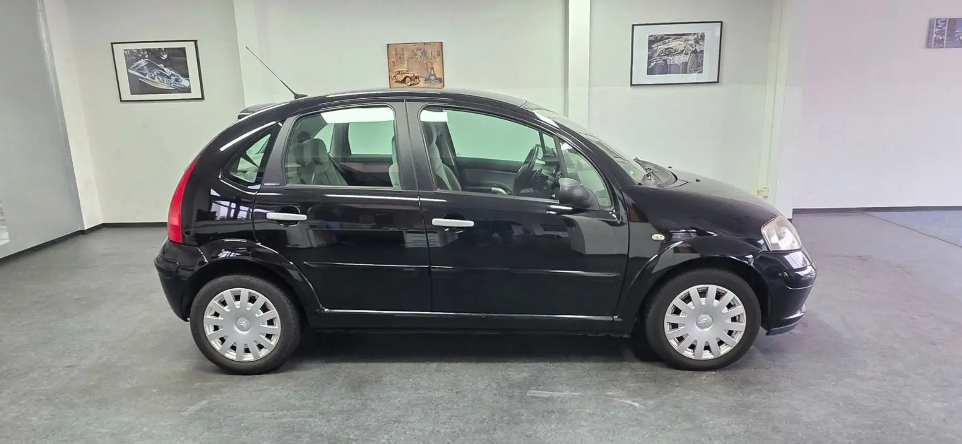 Citroen C3 1.6 Exclusive Automatik PDC TÜV 12/2027 Schwarz - 1