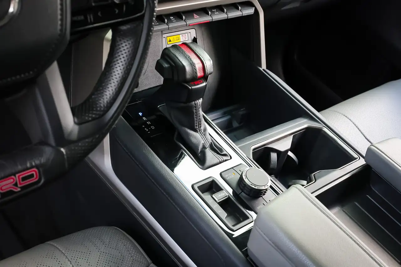 Toyota Tundra снимка Toyota Tundra