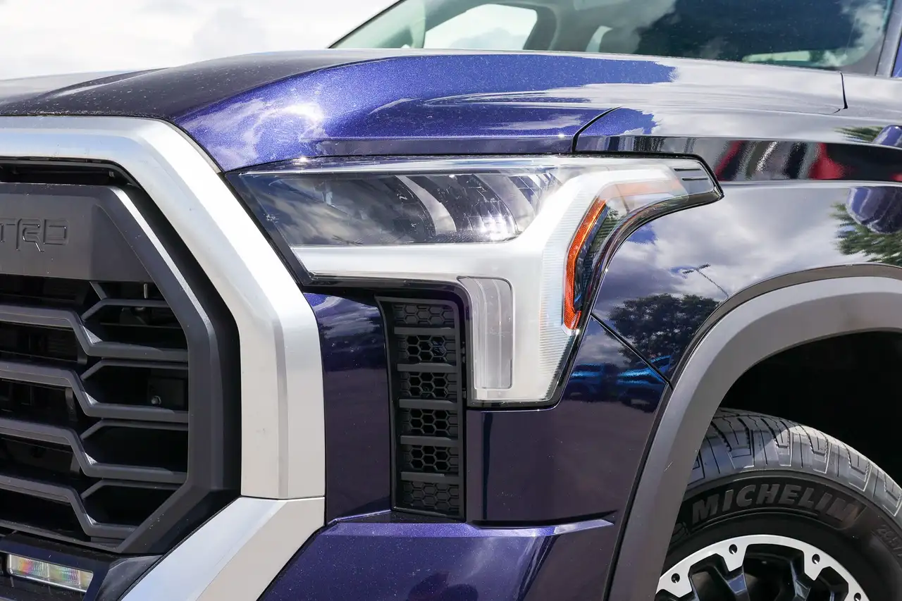 Toyota Tundra снимка Toyota Tundra