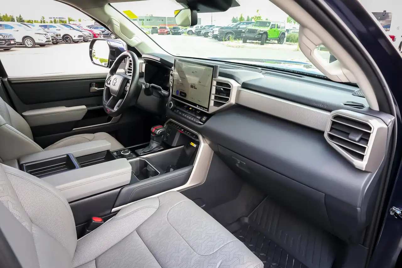 Toyota Tundra снимка Toyota Tundra