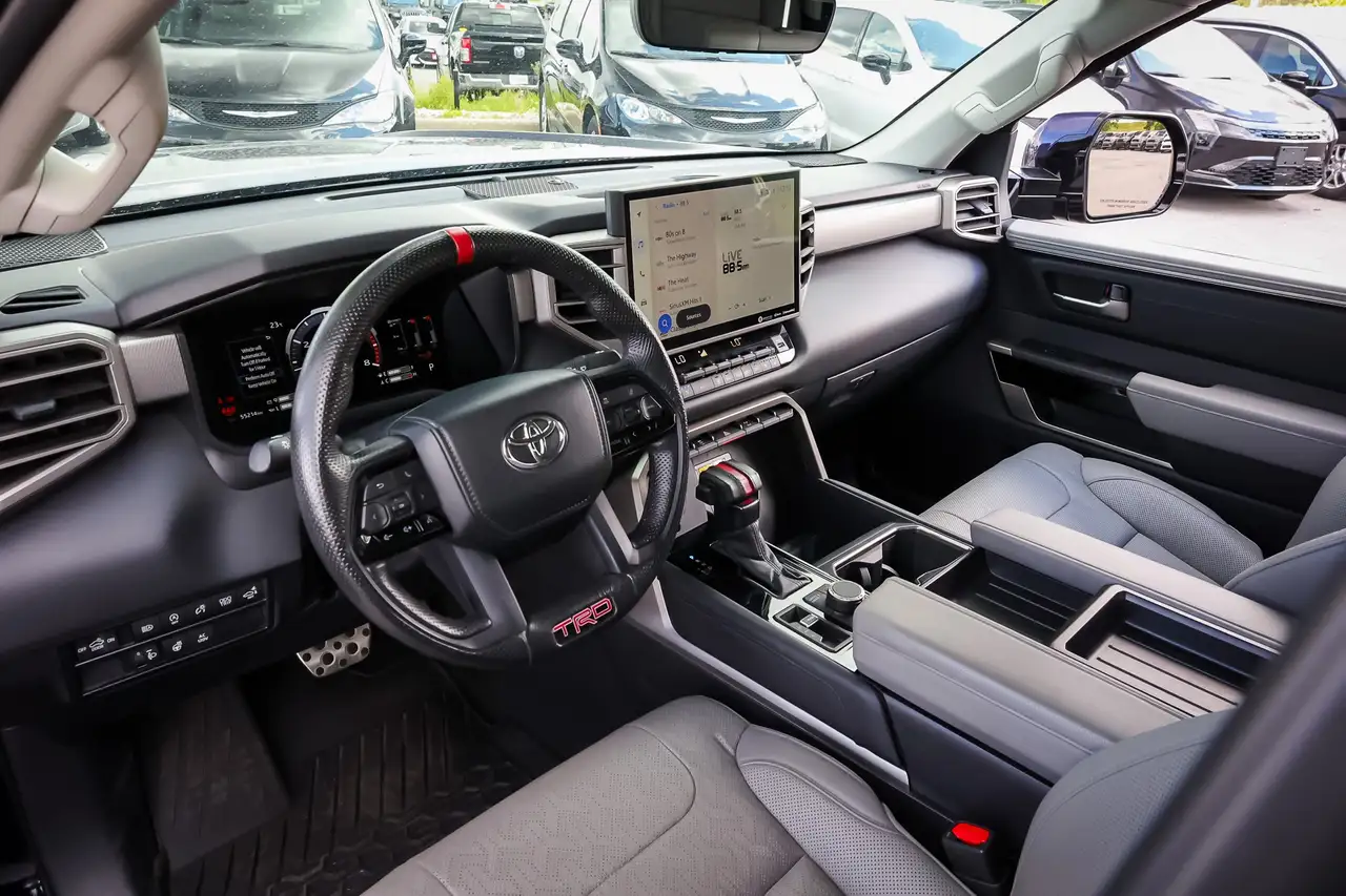 Toyota Tundra снимка Toyota Tundra