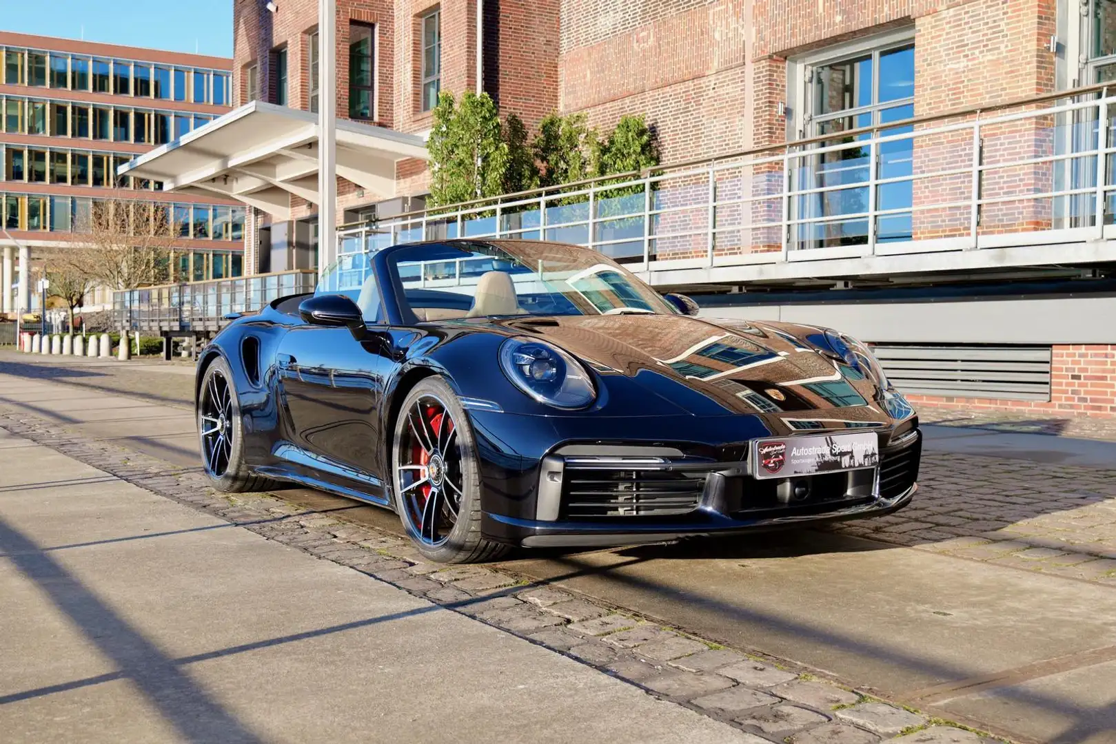 Porsche 992 Turbo Cabriolet Burmester High-End Surround Schwarz - 2