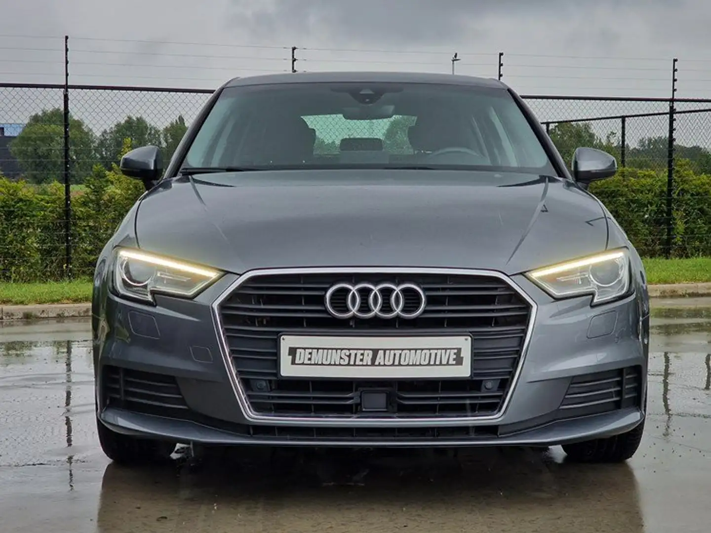 Audi A3 *1.0 TFSI *Design * Navi * PDC * Trekhaak * LED Grau - 2