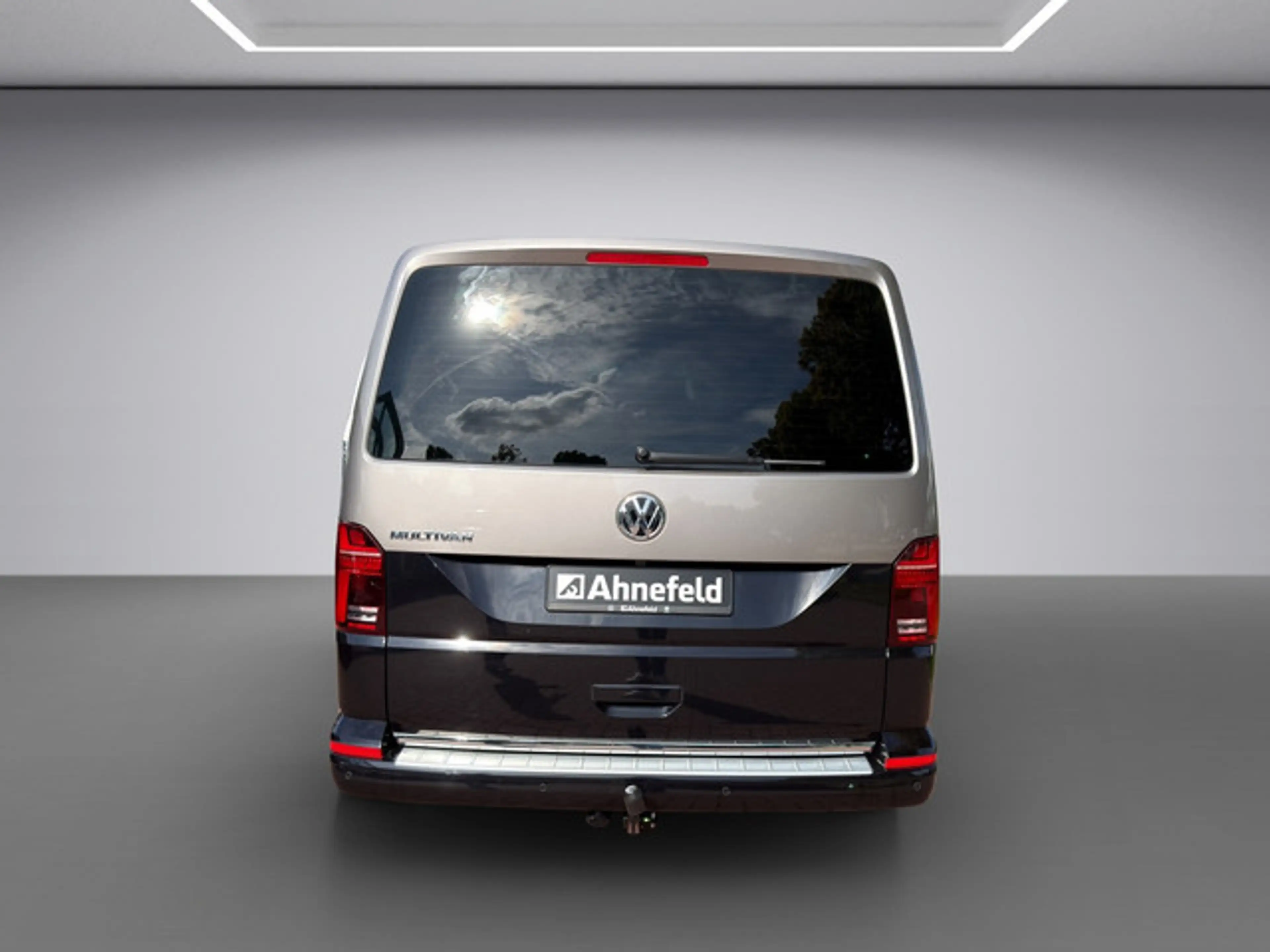 Volkswagen T6.1 Transporter Multivan 2.0 TDI Multivan Generation Six FWD — photo 6