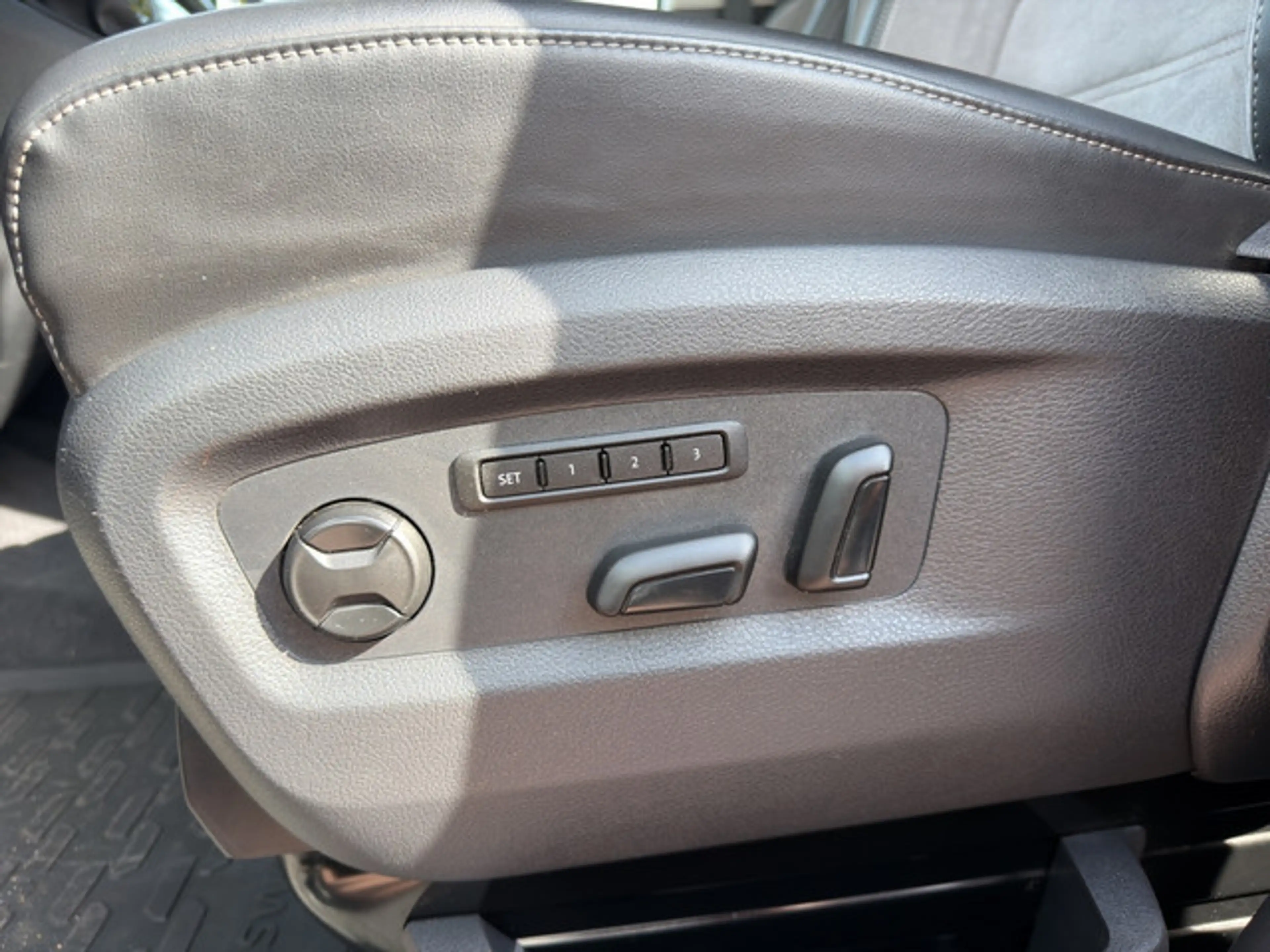 Volkswagen T6.1 Transporter Multivan 2.0 TDI Multivan Generation Six FWD — photo 24