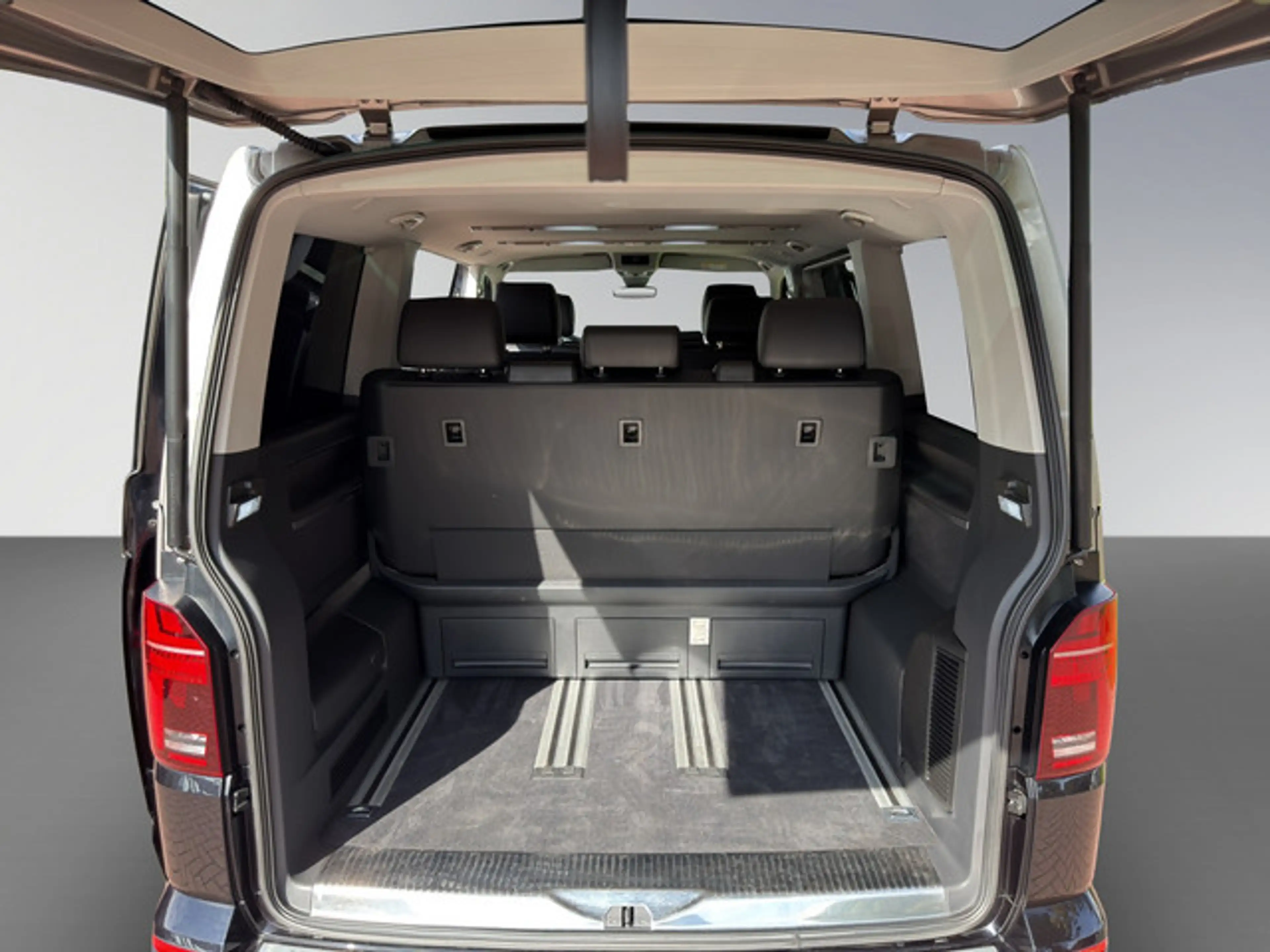 Volkswagen T6.1 Transporter Multivan 2.0 TDI Multivan Generation Six FWD — photo 21