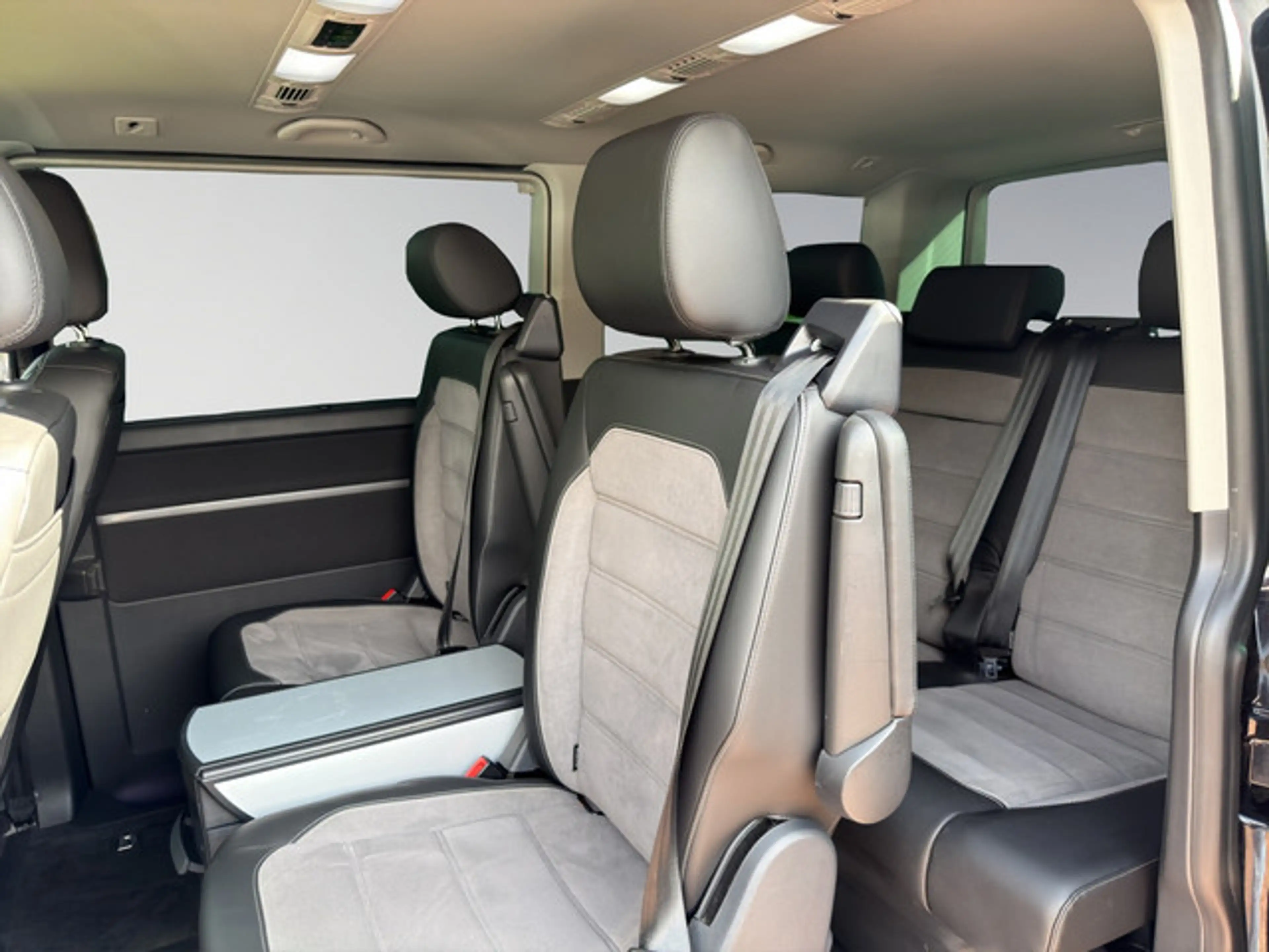 Volkswagen T6.1 Transporter Multivan 2.0 TDI Multivan Generation Six FWD — photo 20