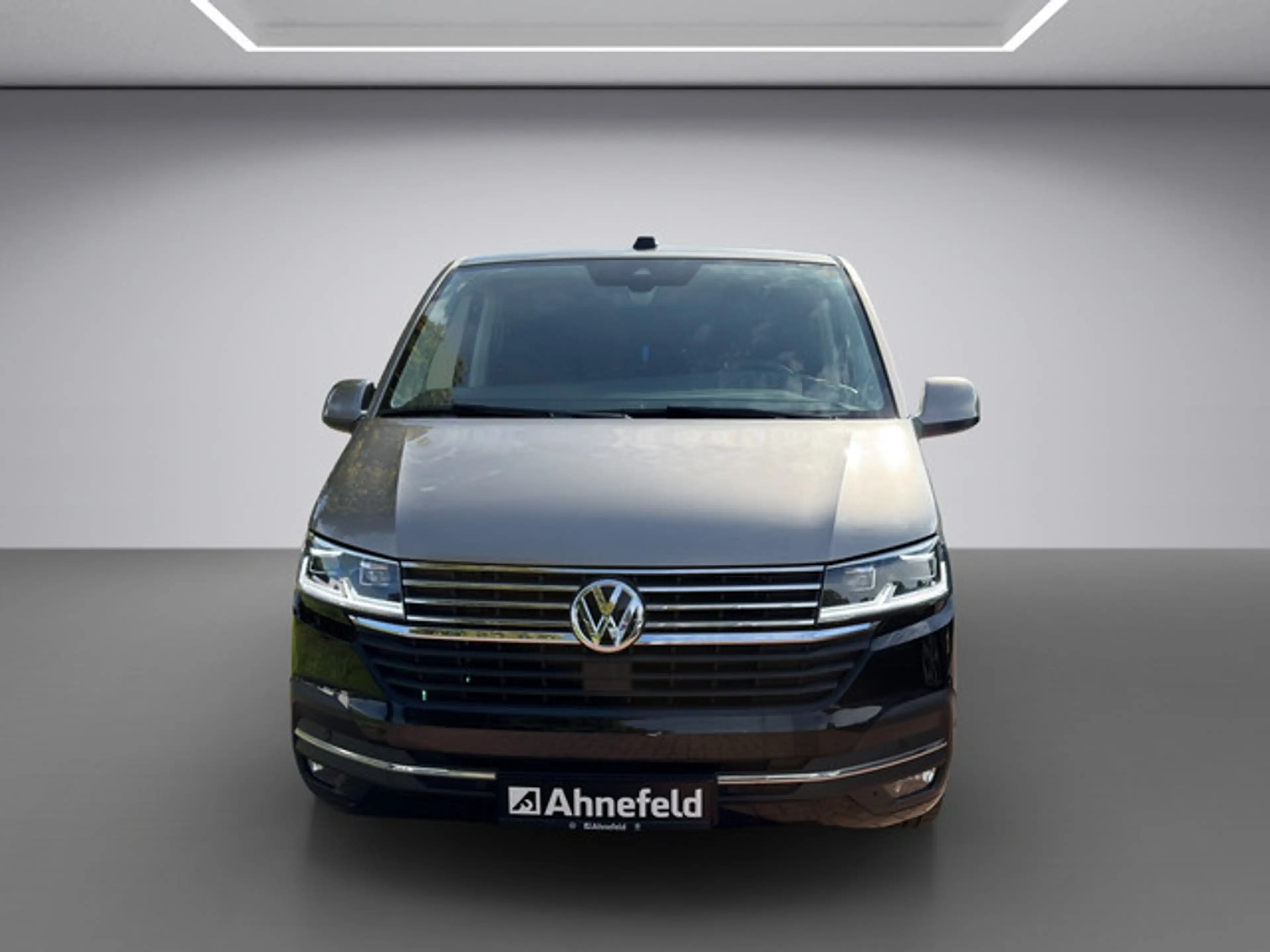 Volkswagen T6.1 Transporter Multivan 2.0 TDI Multivan Generation Six FWD — photo 10