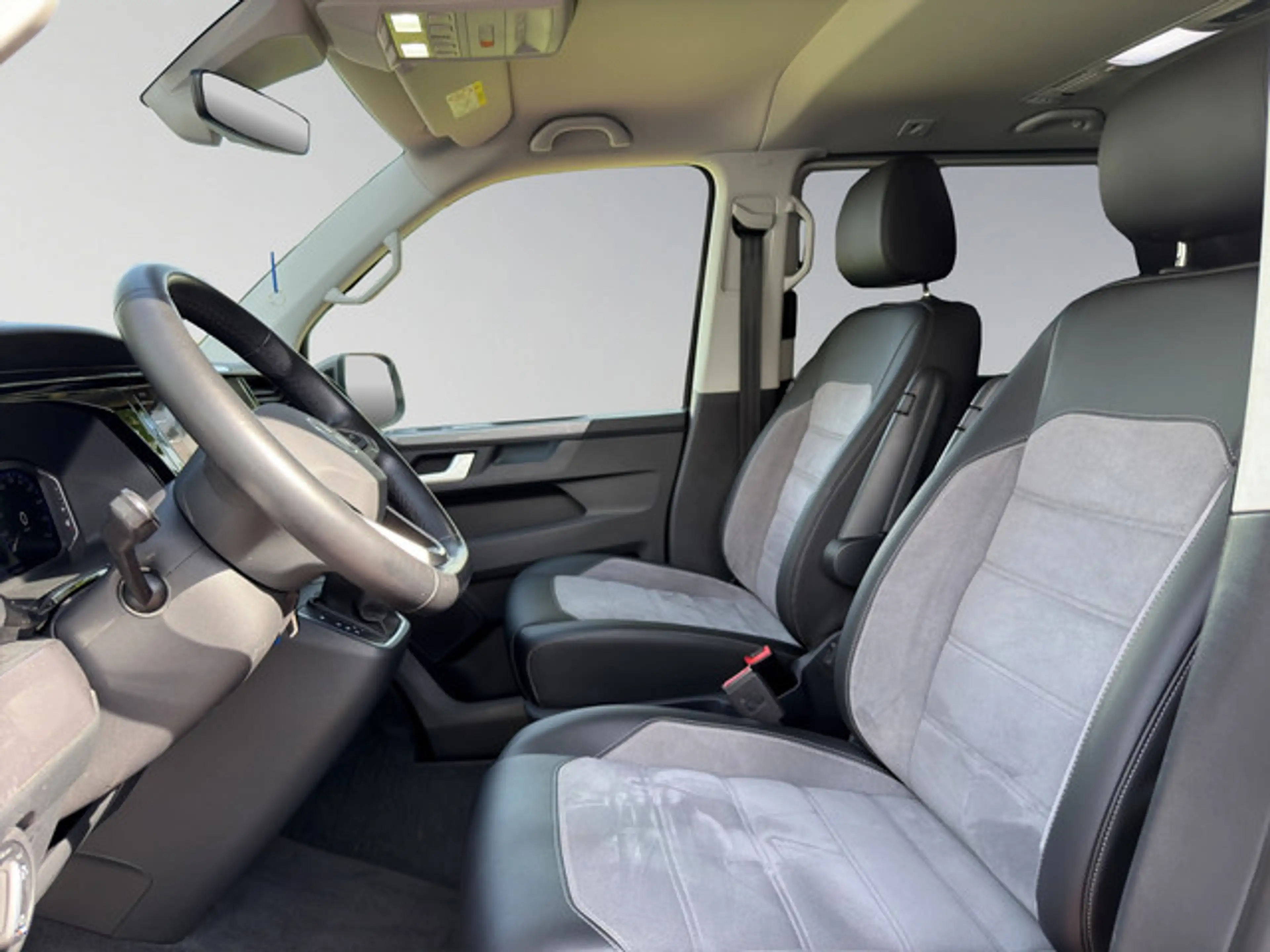 Volkswagen T6.1 Transporter Multivan 2.0 TDI Multivan Generation Six FWD — photo 12