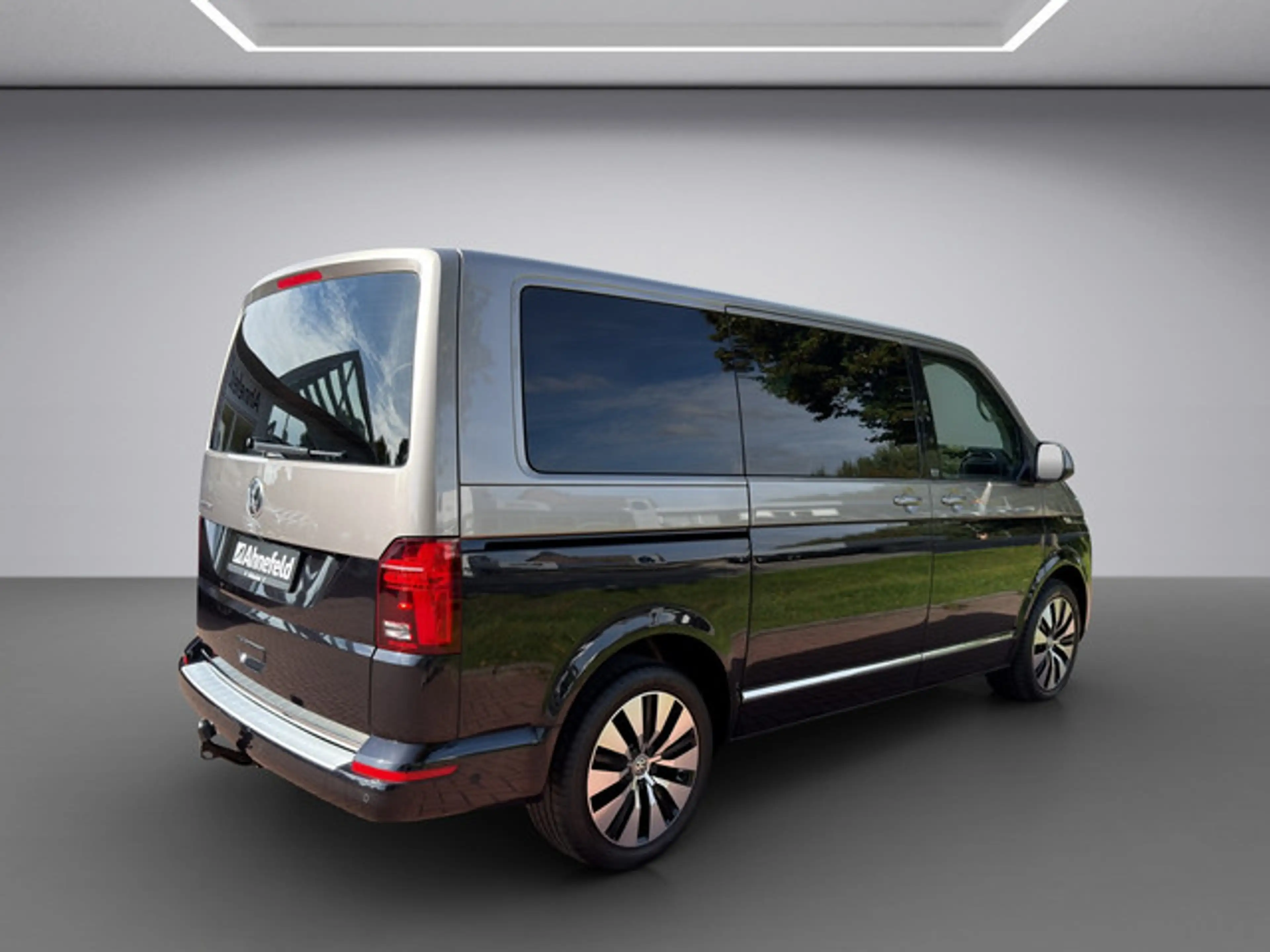Volkswagen T6.1 Transporter Multivan 2.0 TDI Multivan Generation Six FWD — photo 7