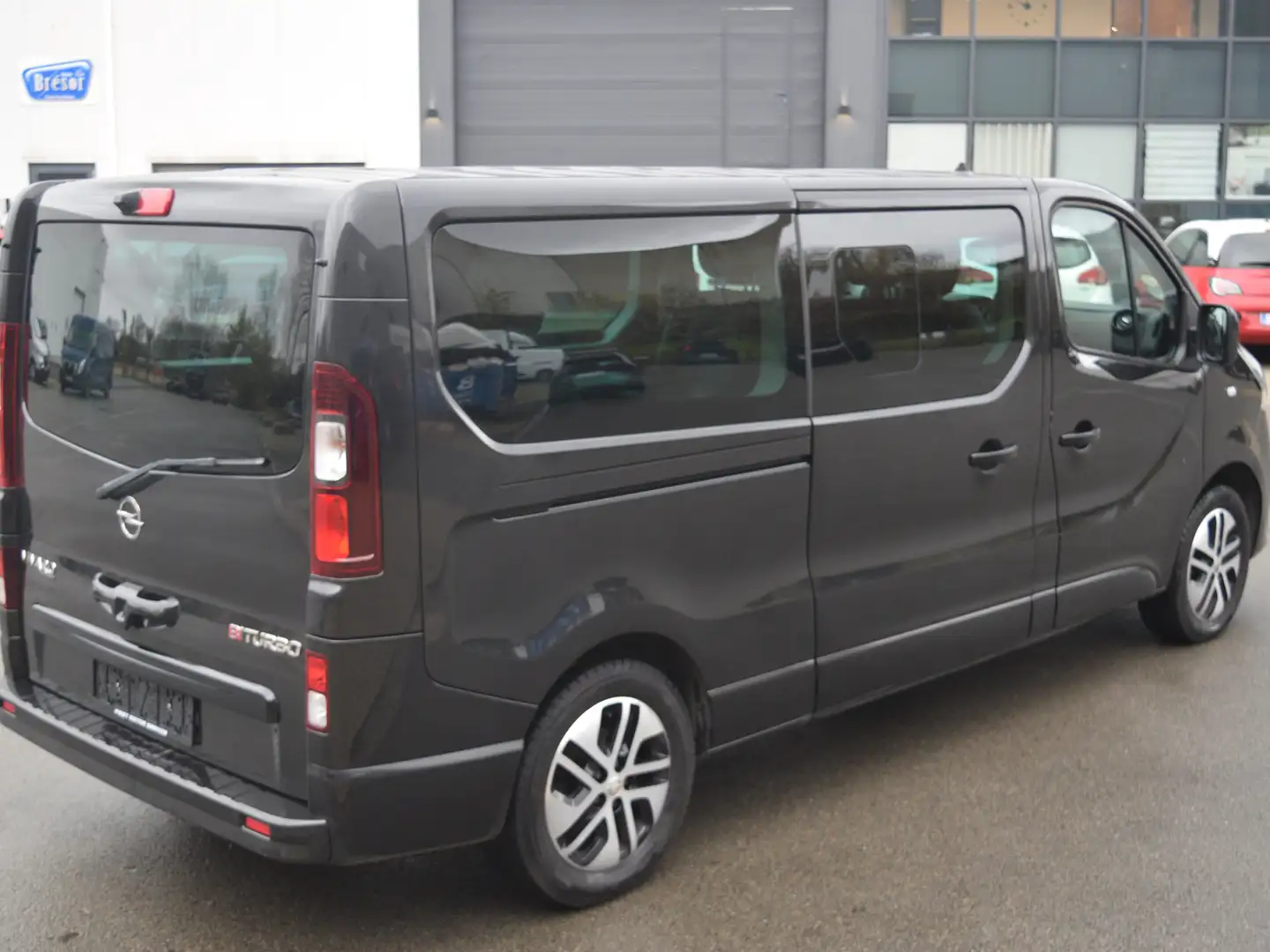 Opel Vivaro 1.6 CDTi L2H1 BiTurbo Ecofl.Tourer S/S Zwart - 2