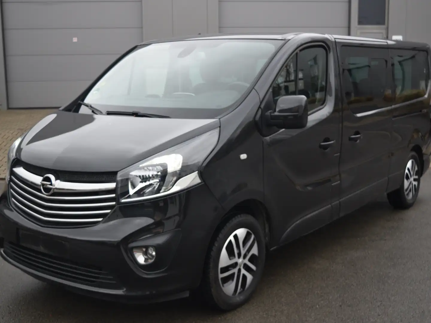 Opel Vivaro 1.6 CDTi L2H1 BiTurbo Ecofl.Tourer S/S Zwart - 1